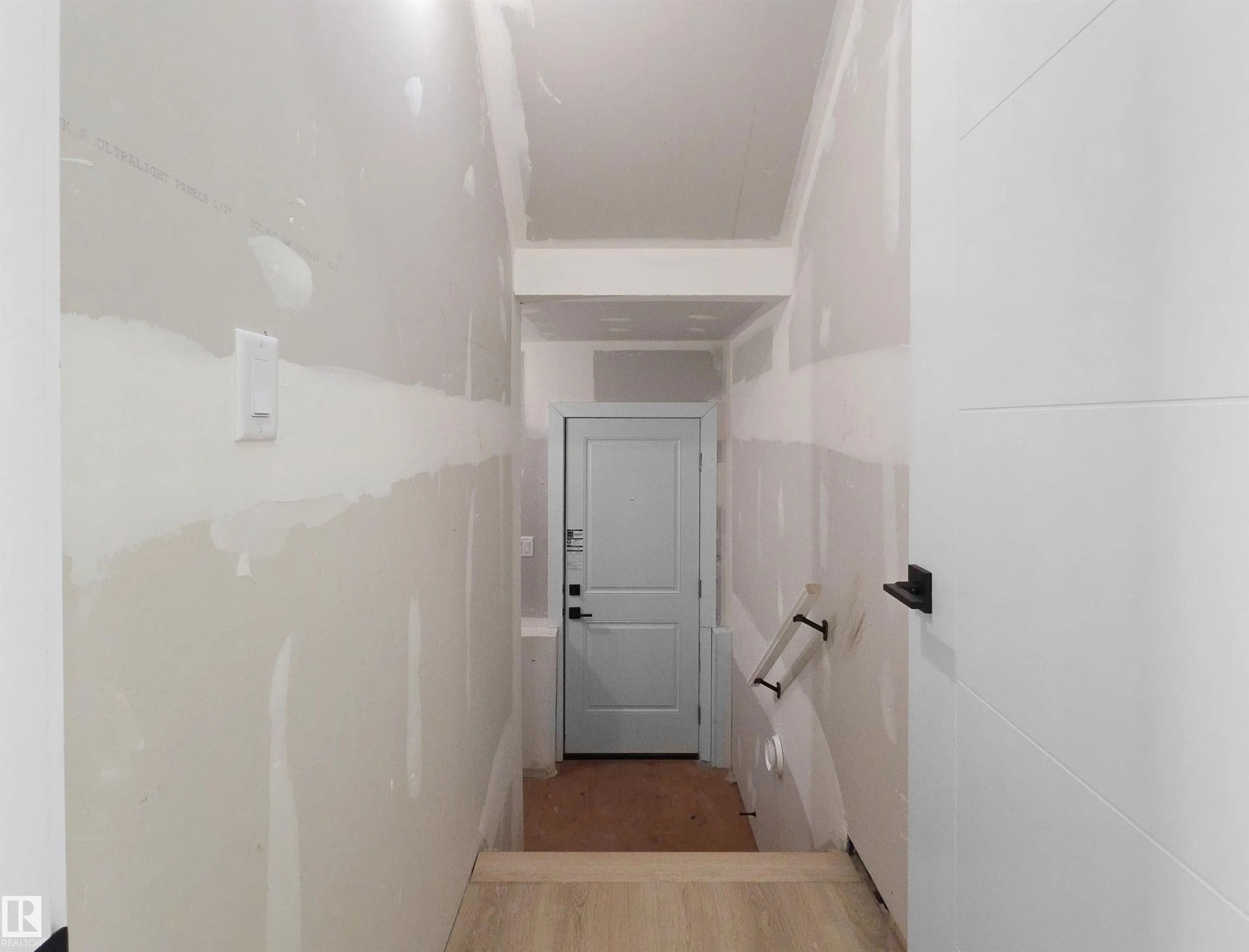 1107 GYRFALCON Crescent