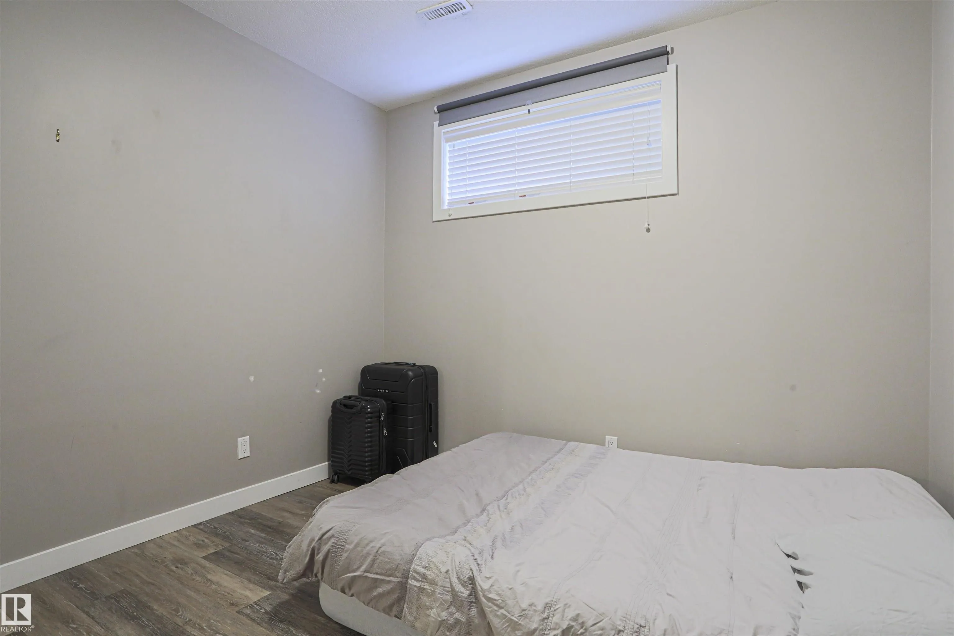 8804 100 Street