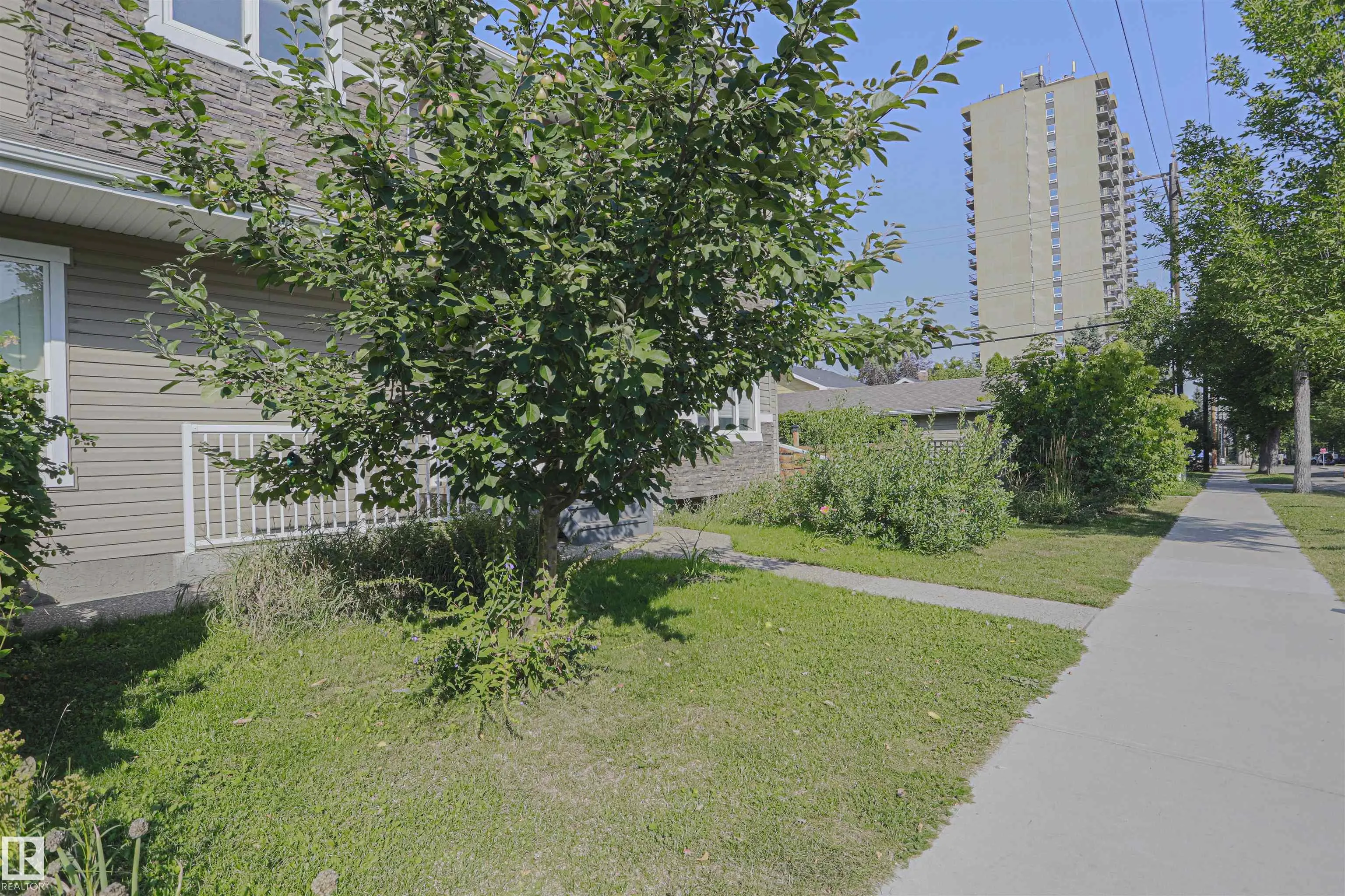 8804 100 Street