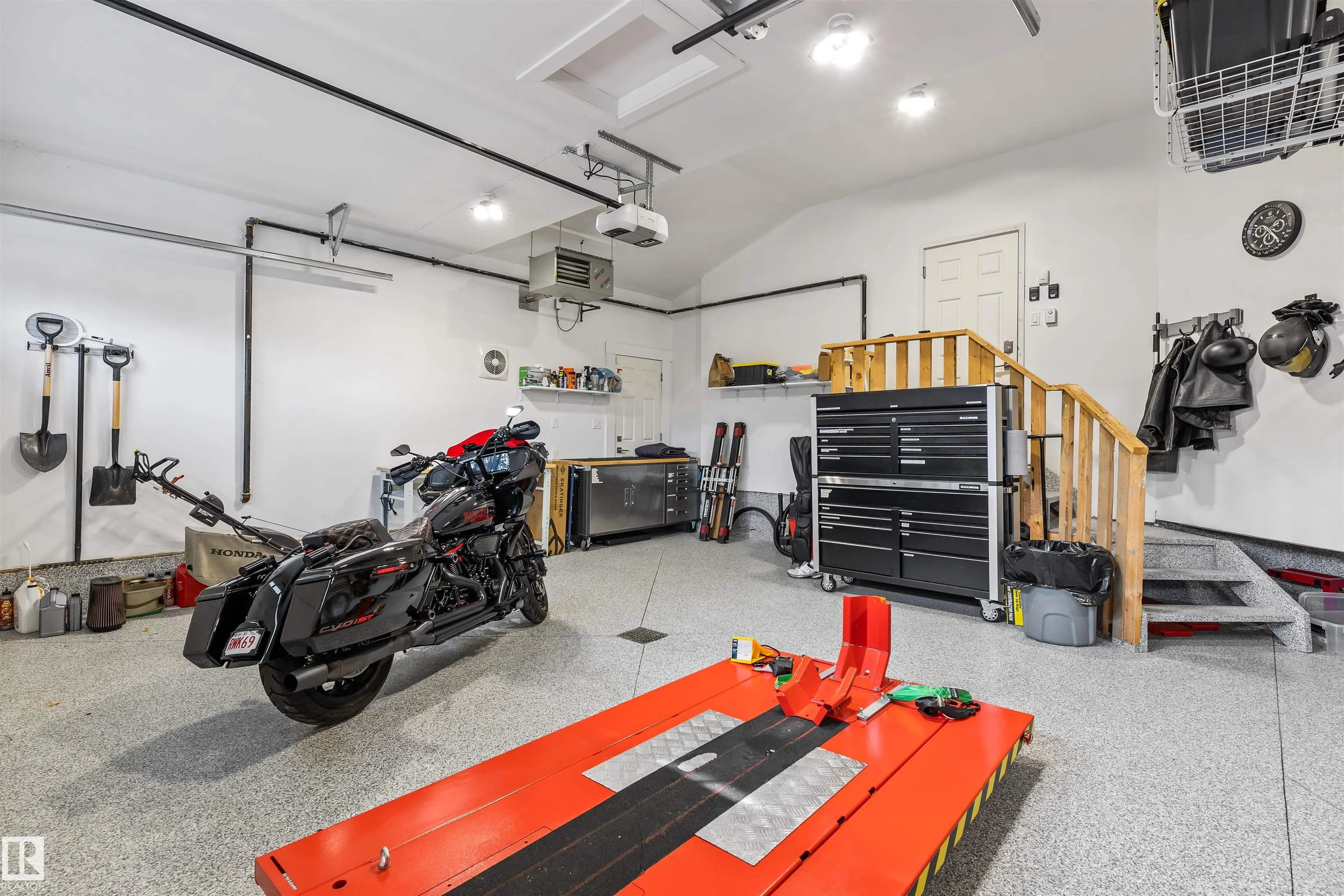 1748 TANAGER Close