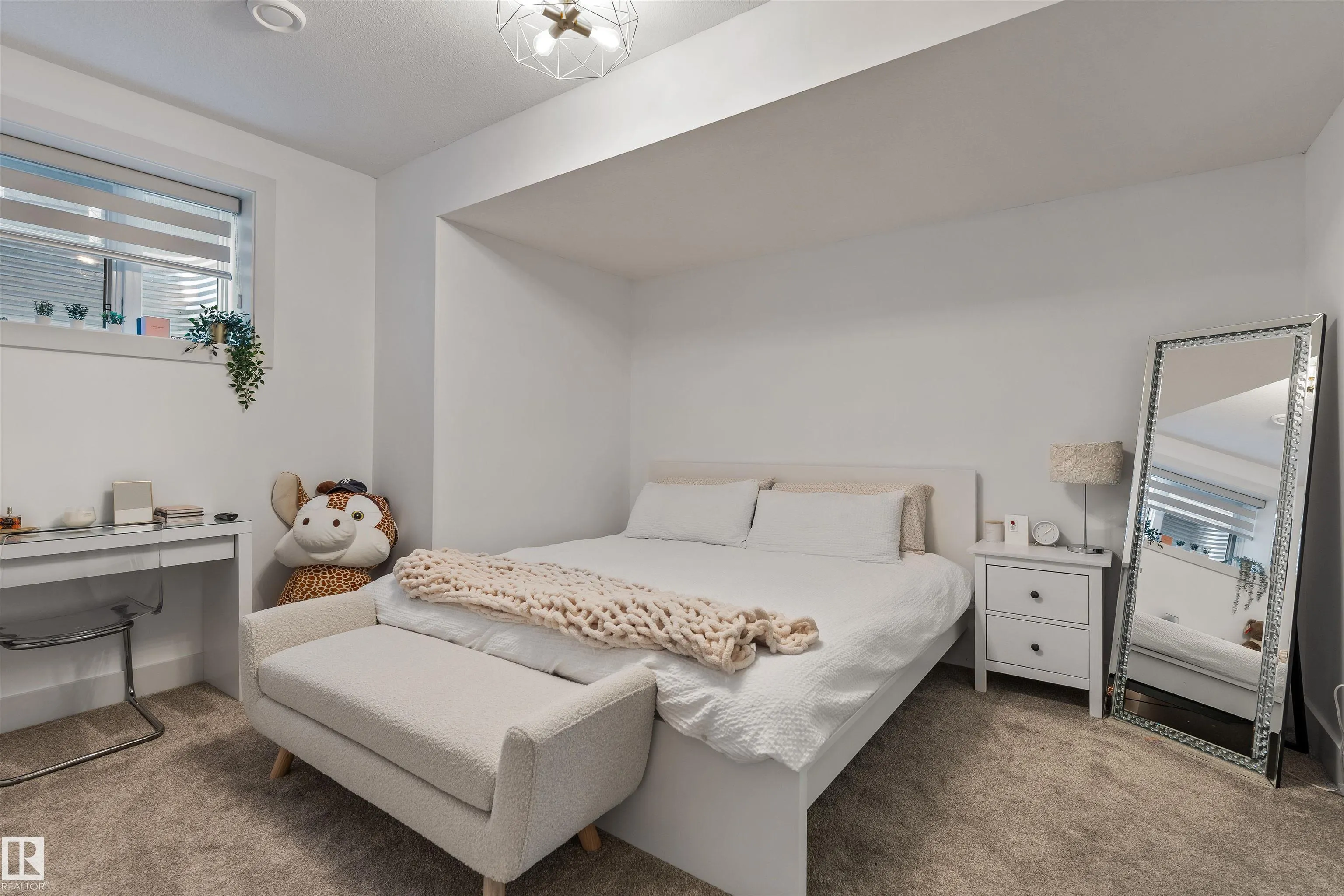 1748 TANAGER Close