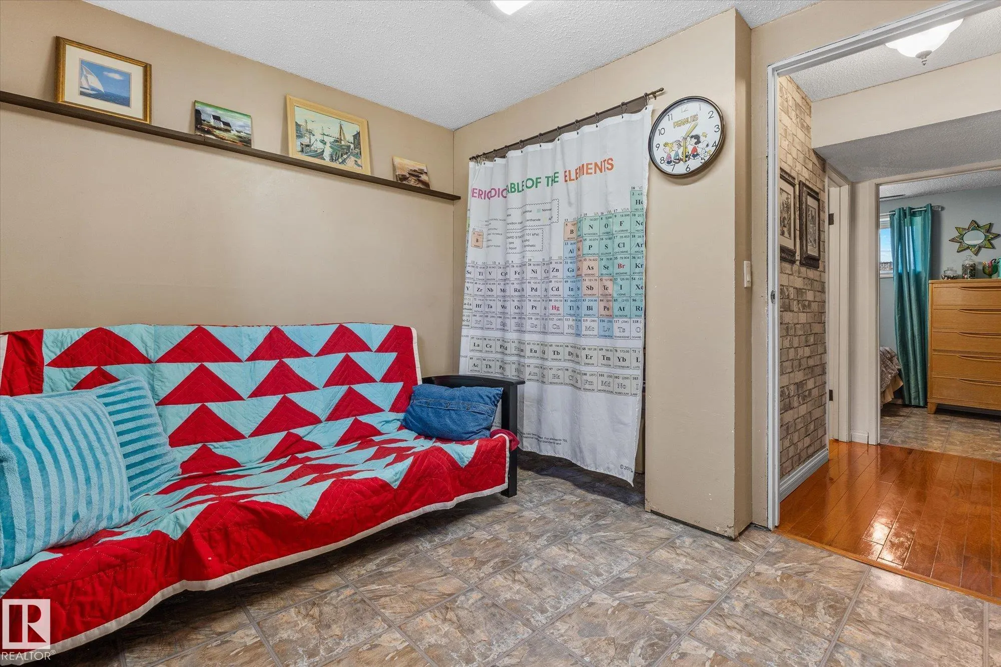 10 BROOKSIDE Crescent