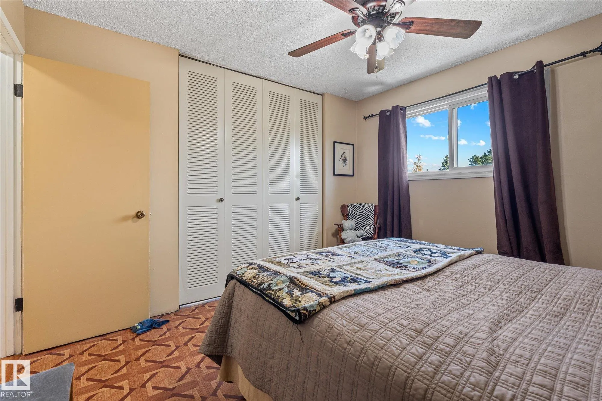 10 BROOKSIDE Crescent