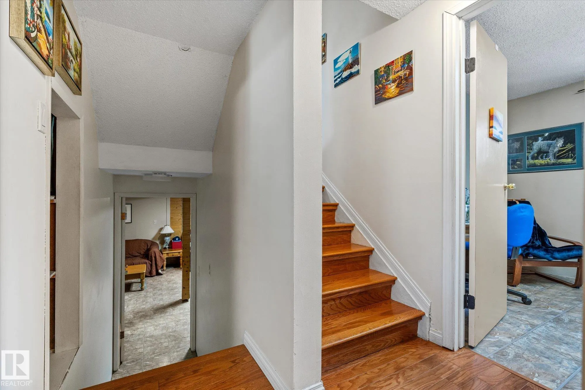 10 BROOKSIDE Crescent