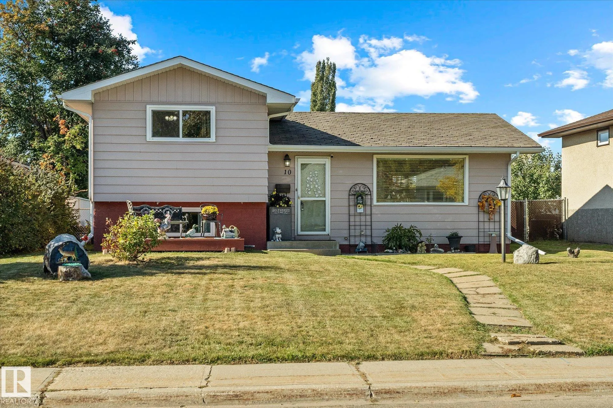 10 BROOKSIDE Crescent