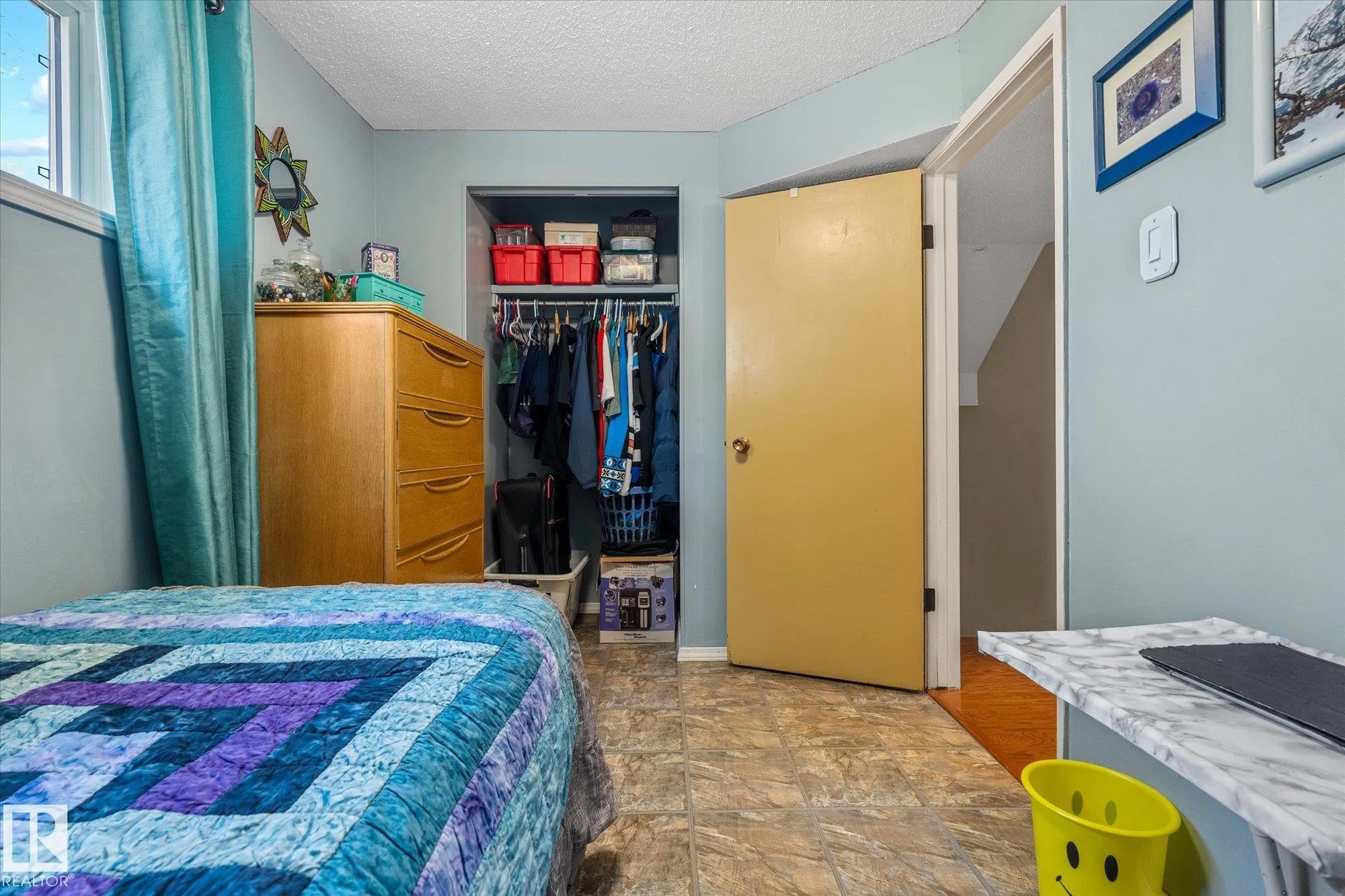 10 BROOKSIDE Crescent