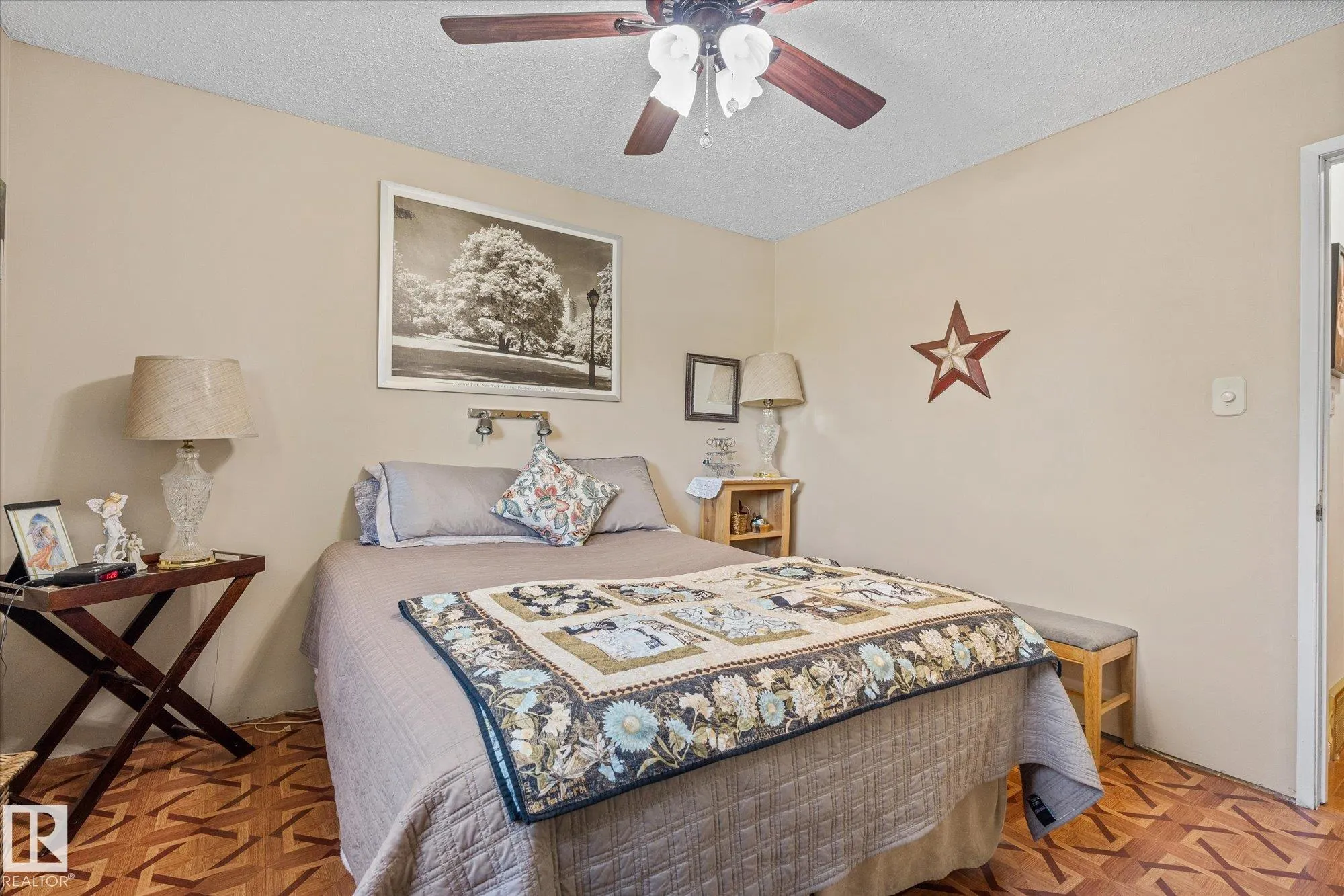 10 BROOKSIDE Crescent