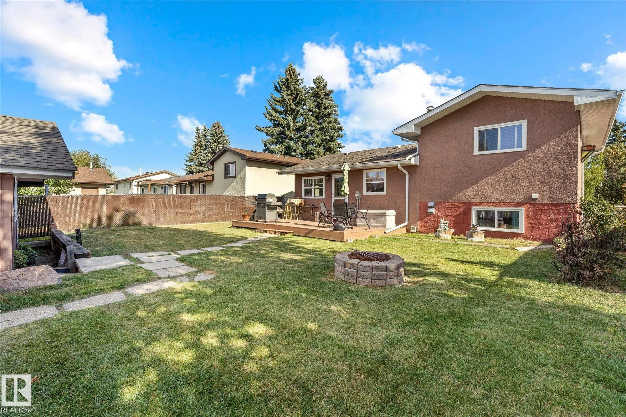 10 BROOKSIDE Crescent
