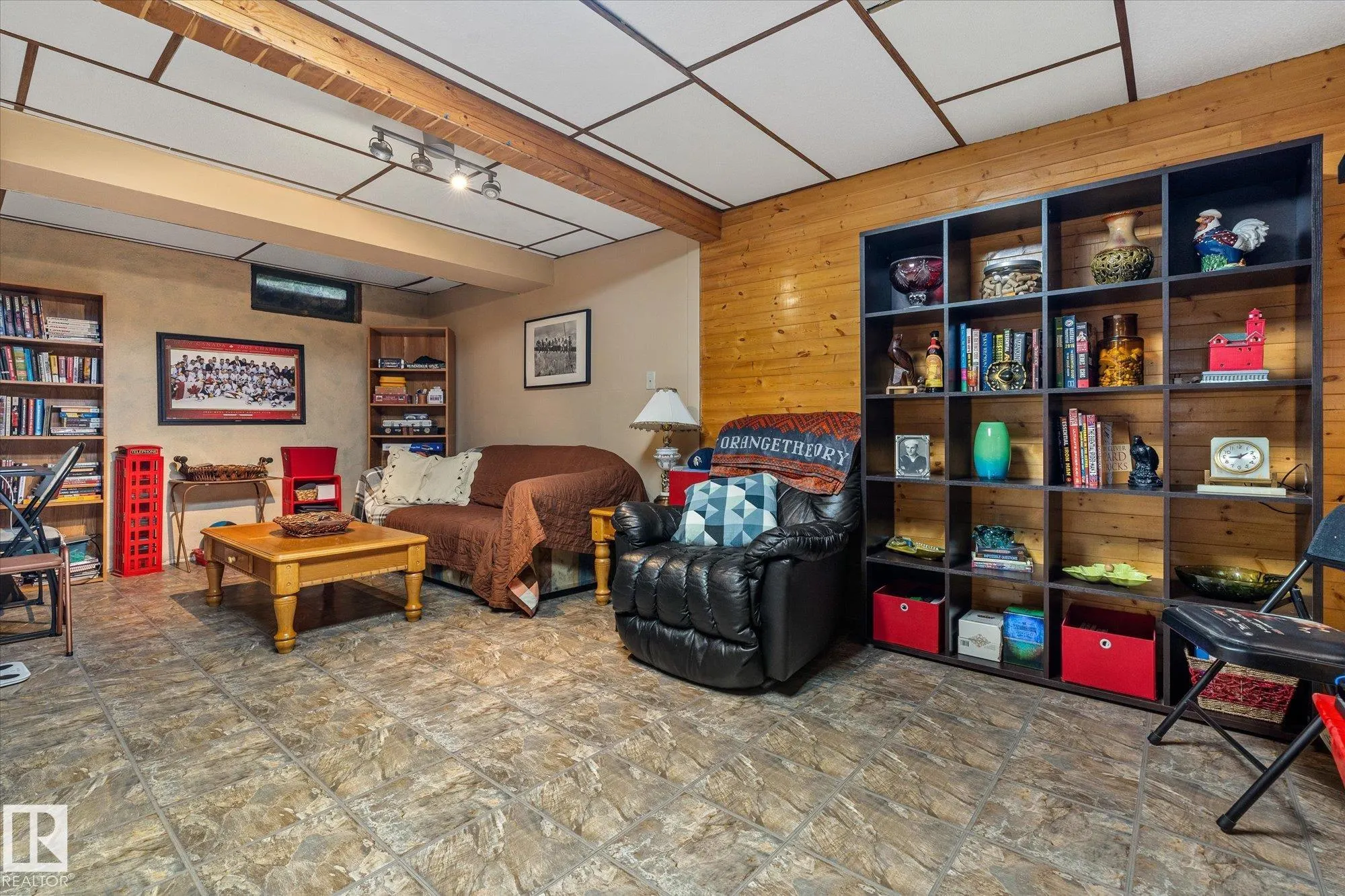 10 BROOKSIDE Crescent