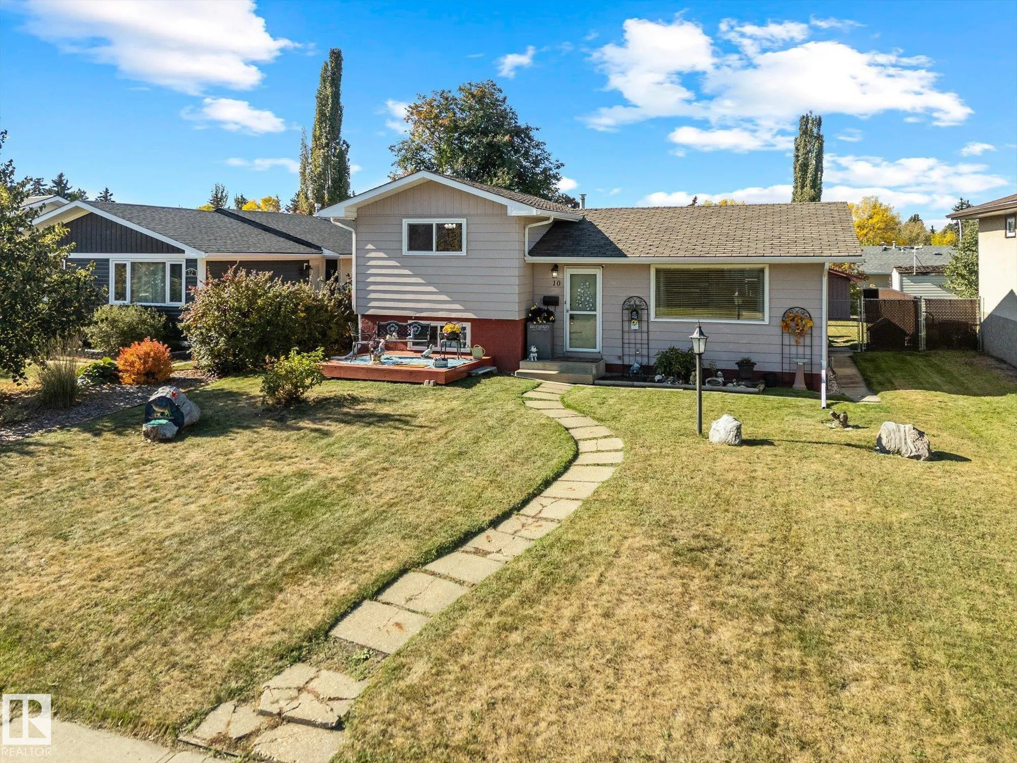 10 BROOKSIDE Crescent