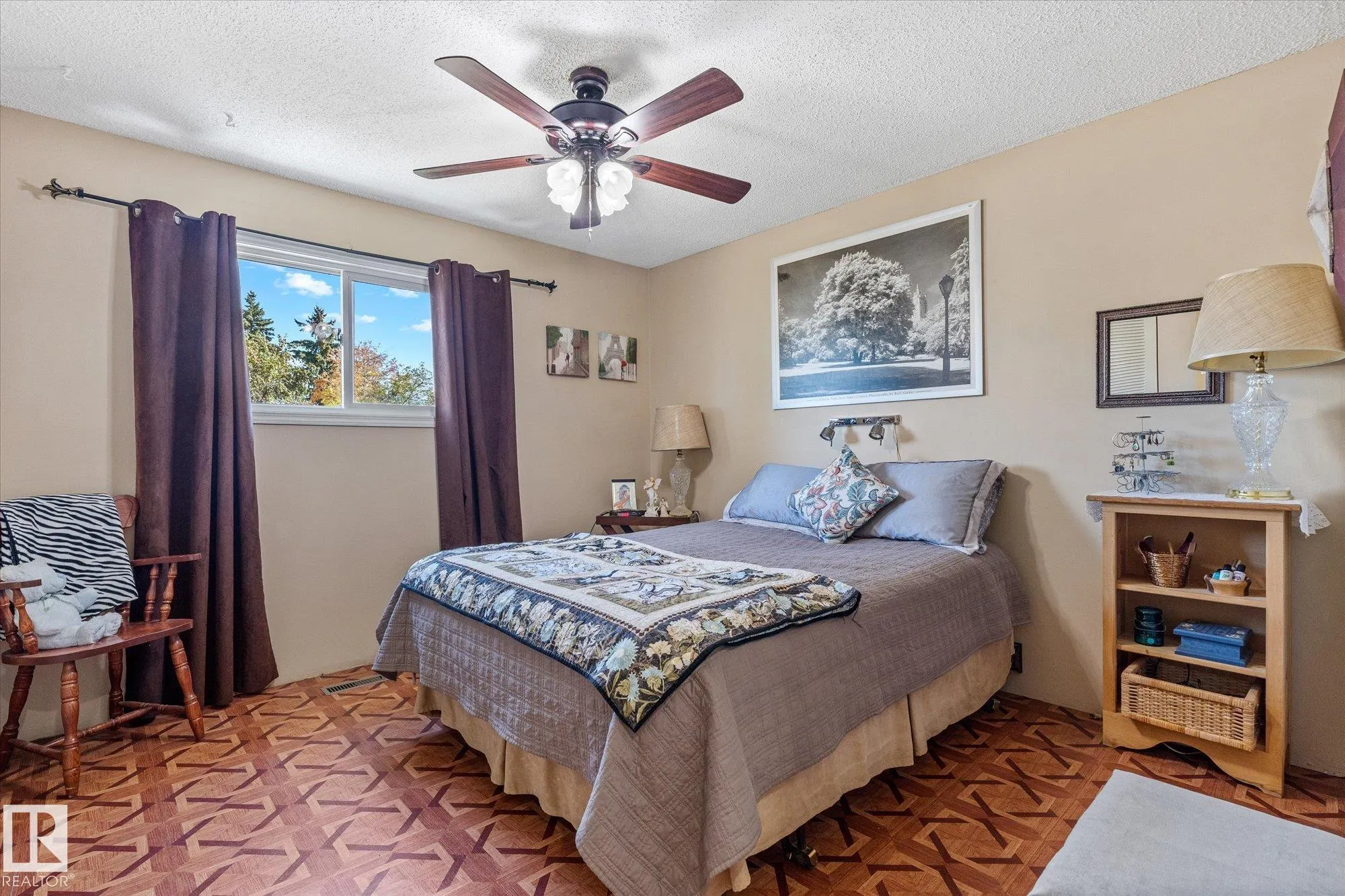 10 BROOKSIDE Crescent