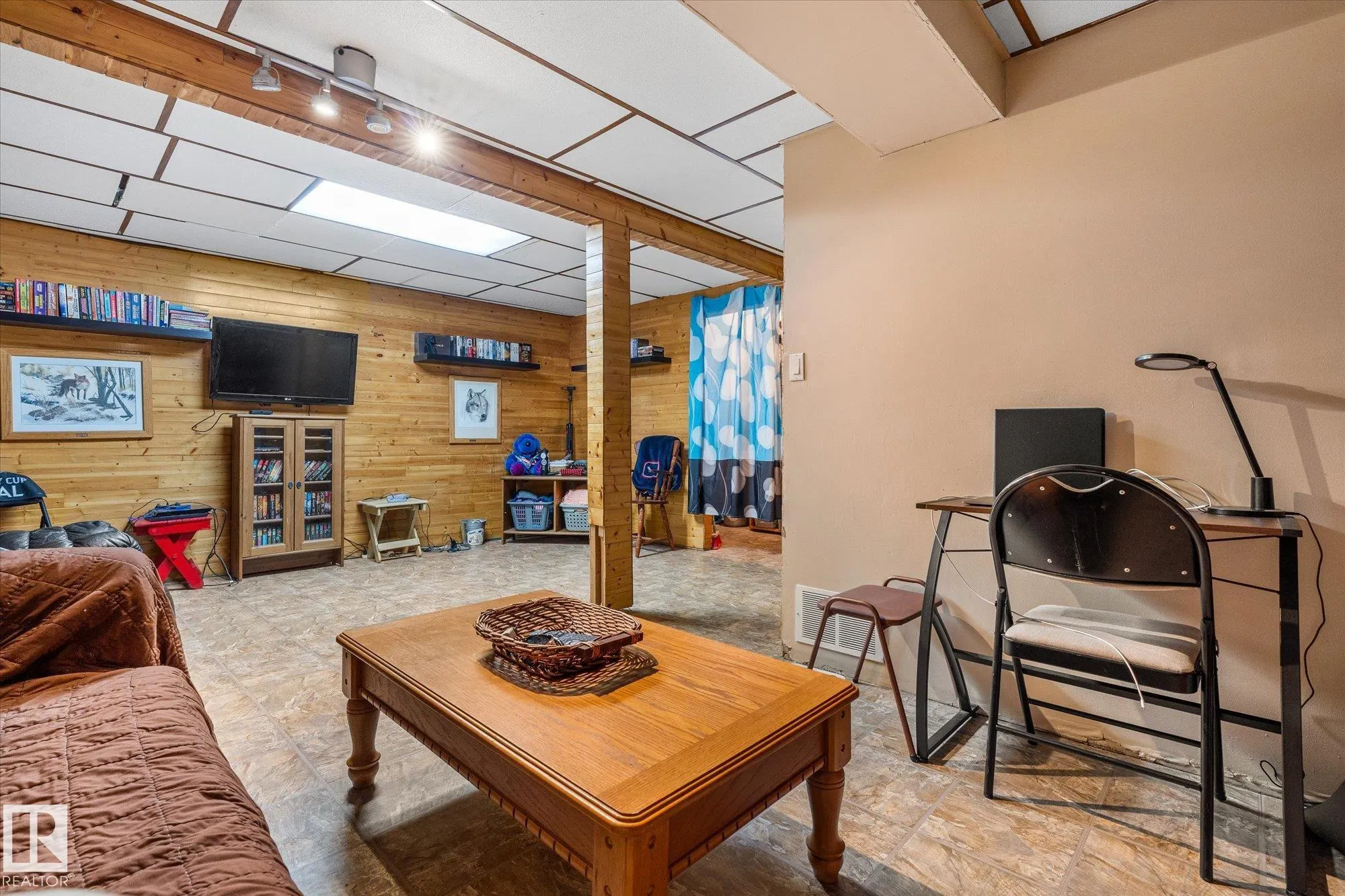 10 BROOKSIDE Crescent