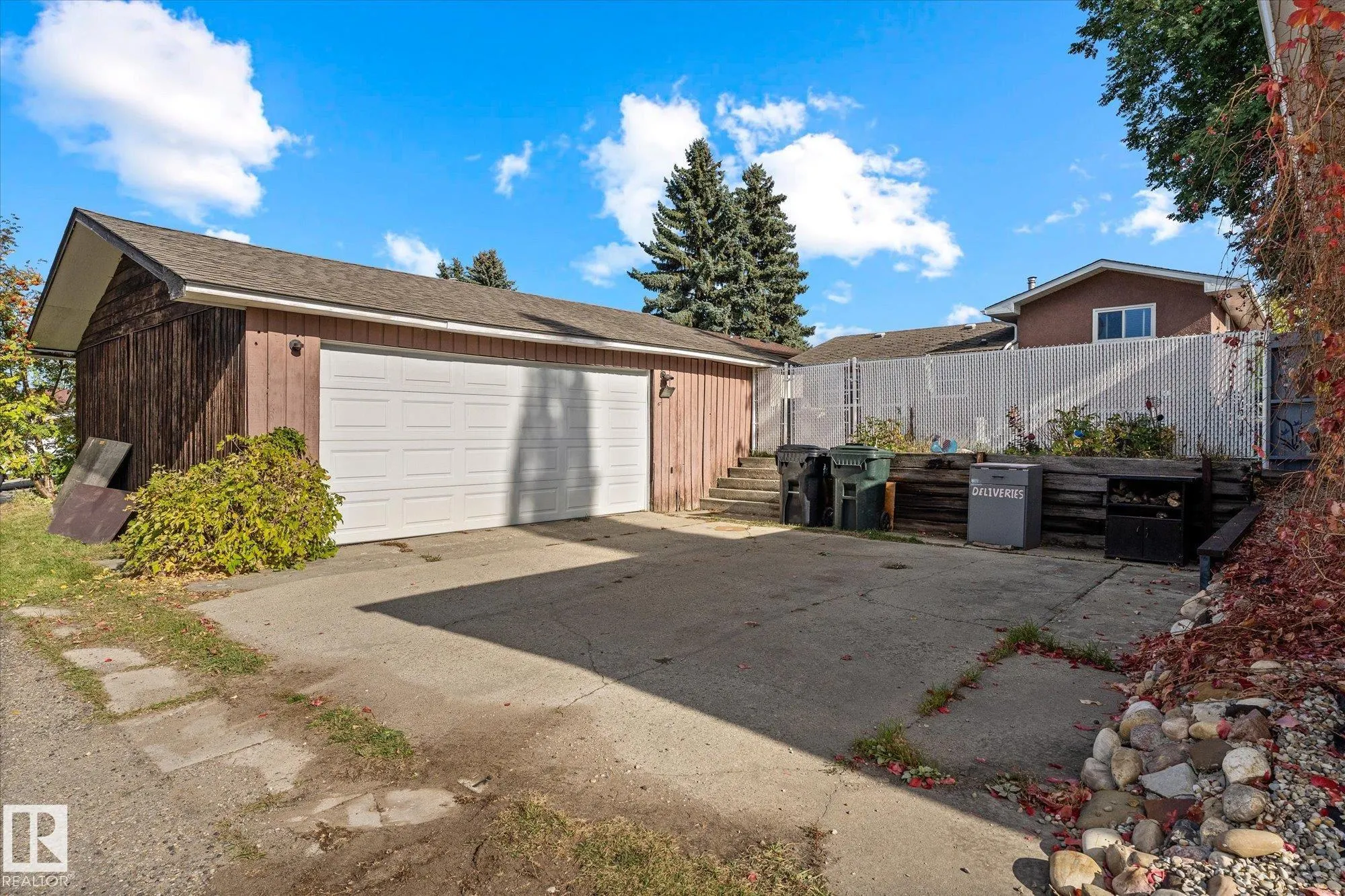 10 BROOKSIDE Crescent