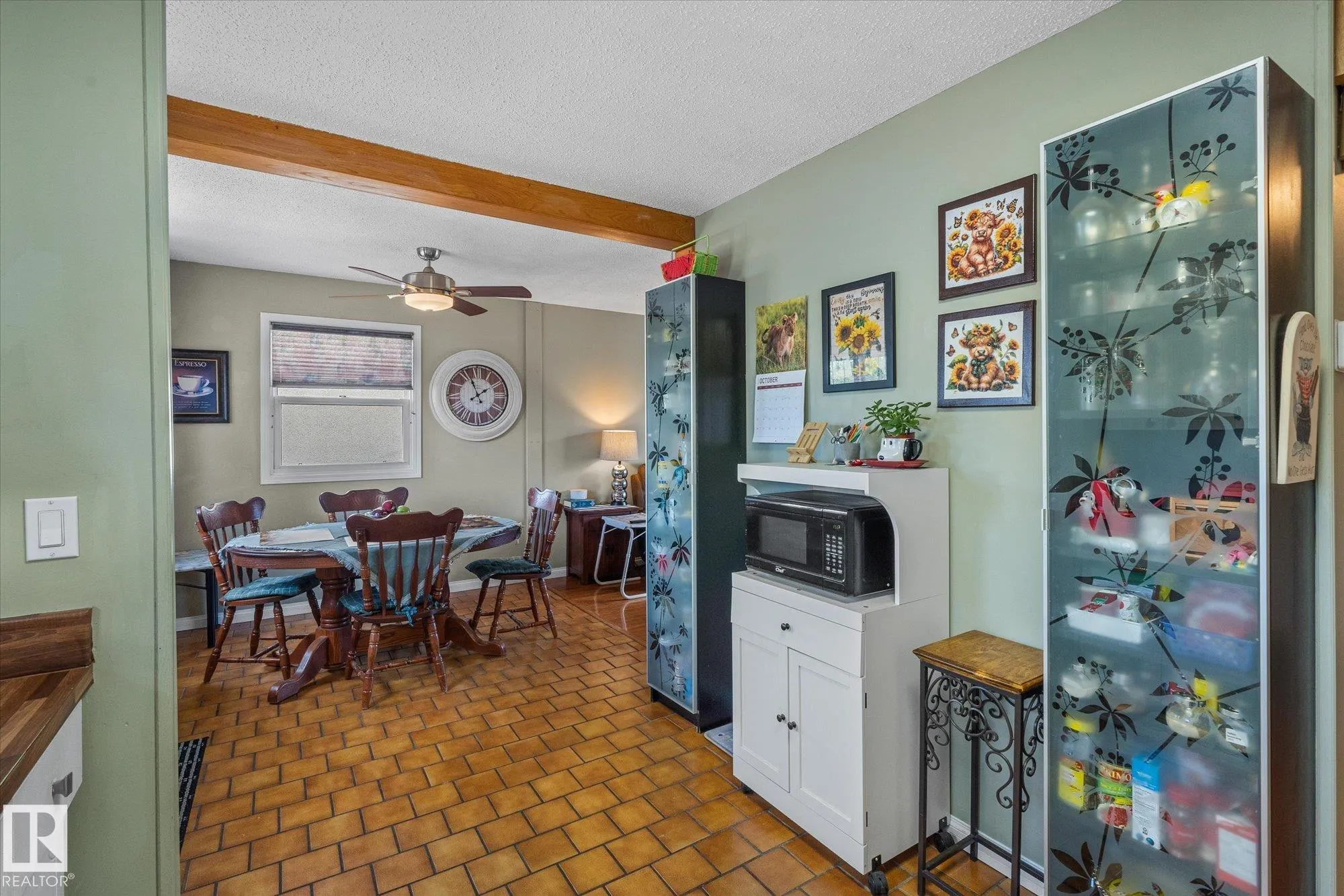 10 BROOKSIDE Crescent