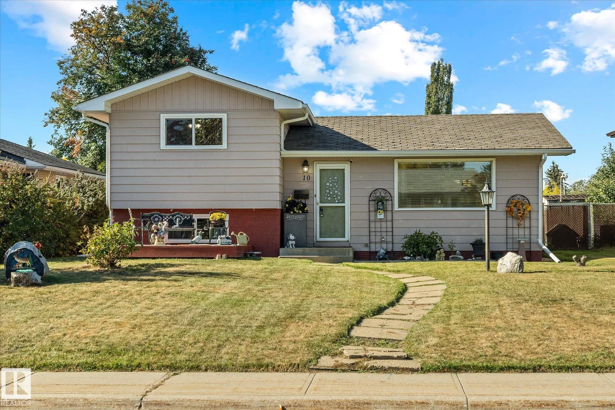 10 BROOKSIDE Crescent