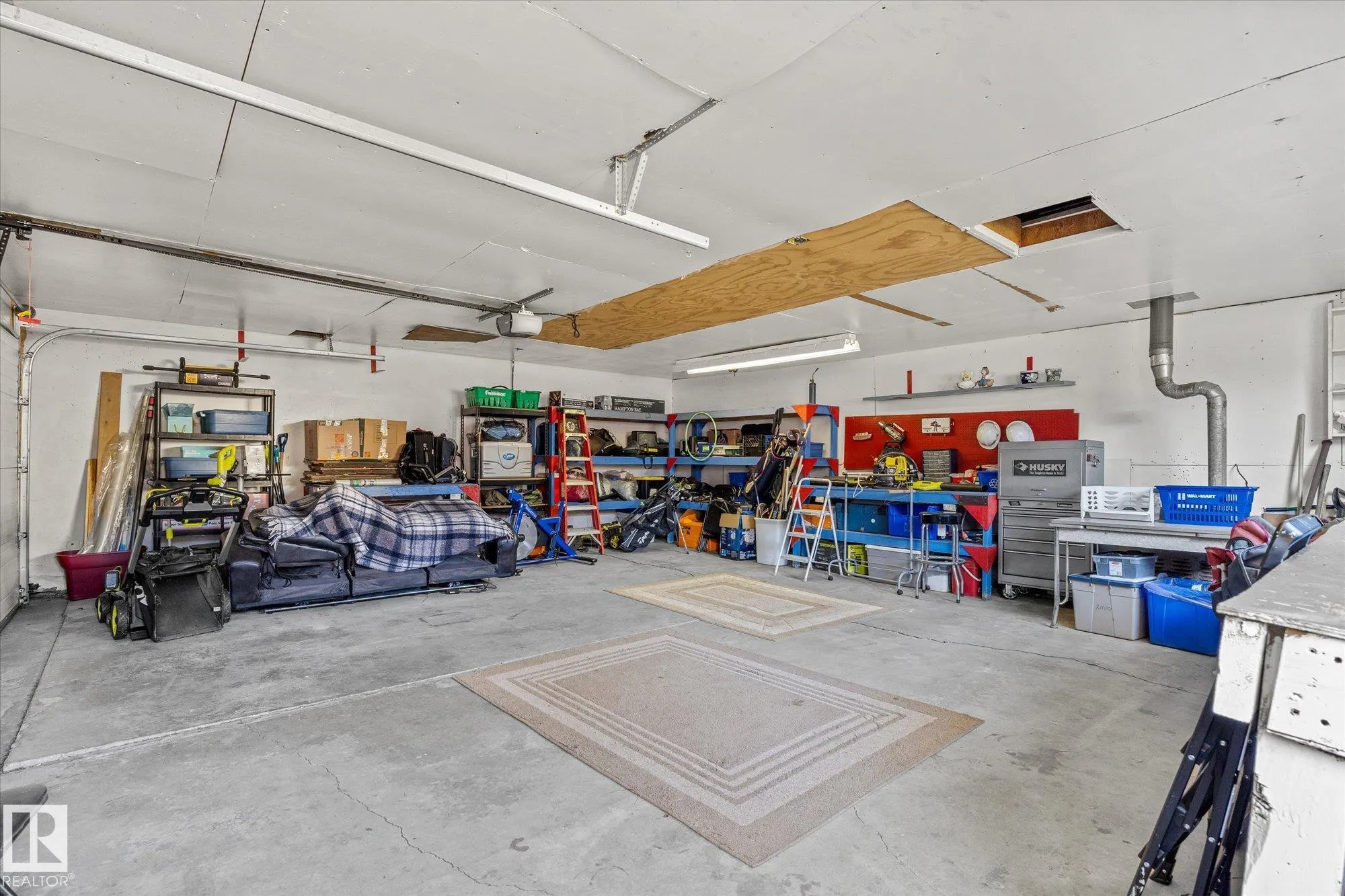 10 BROOKSIDE Crescent