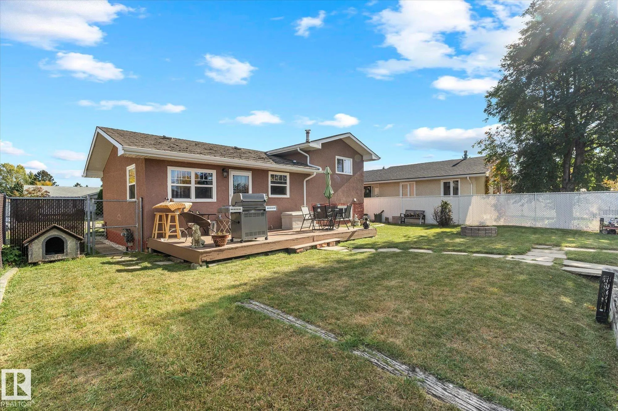 10 BROOKSIDE Crescent