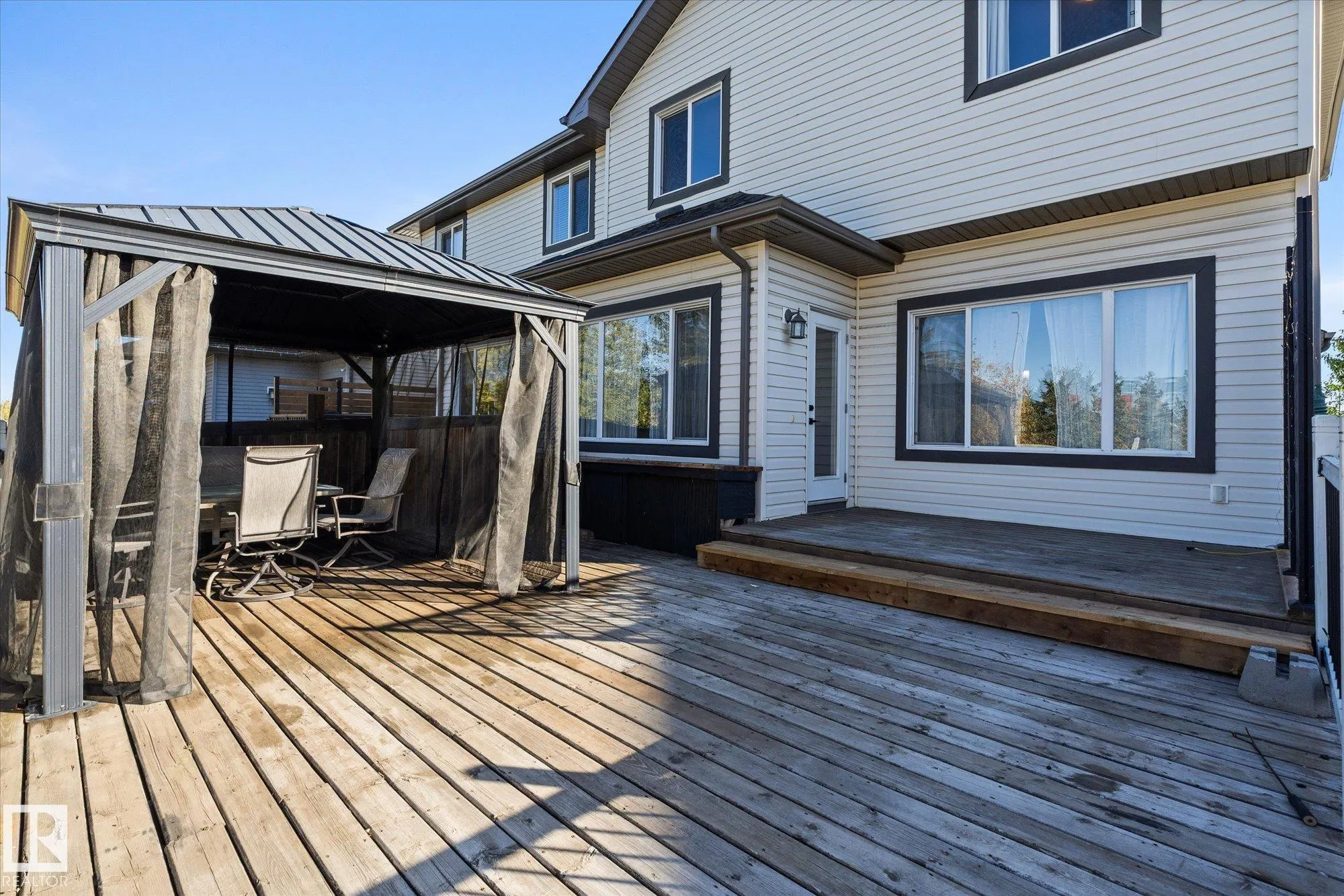 41 MEADOWLAND Crescent