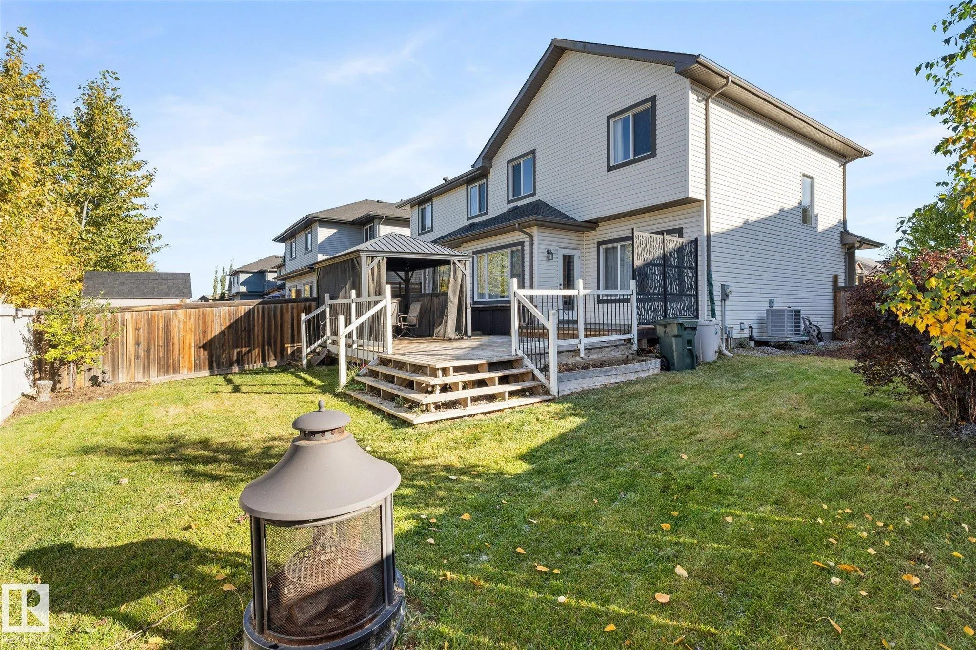 41 MEADOWLAND Crescent