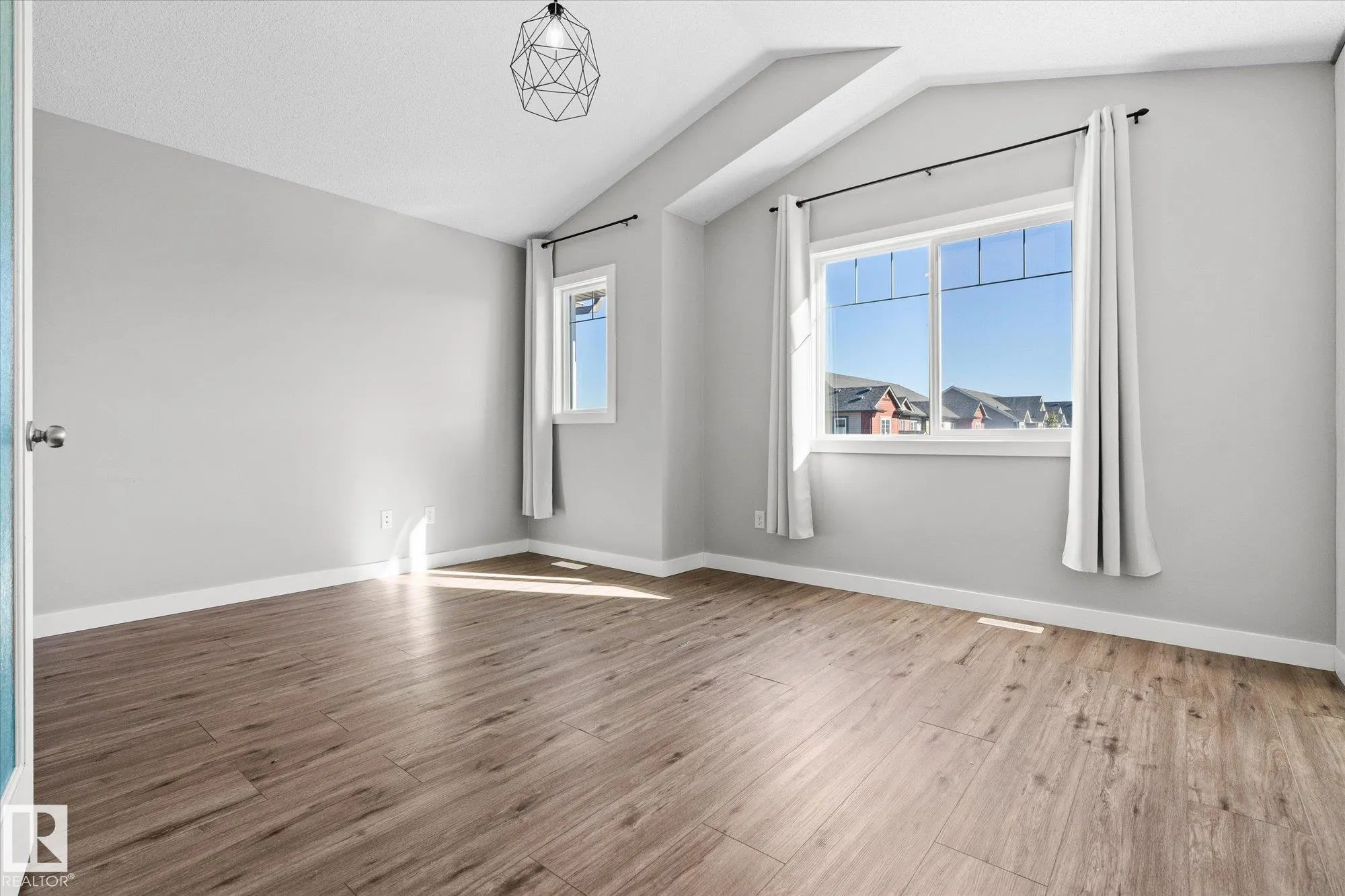 41 MEADOWLAND Crescent