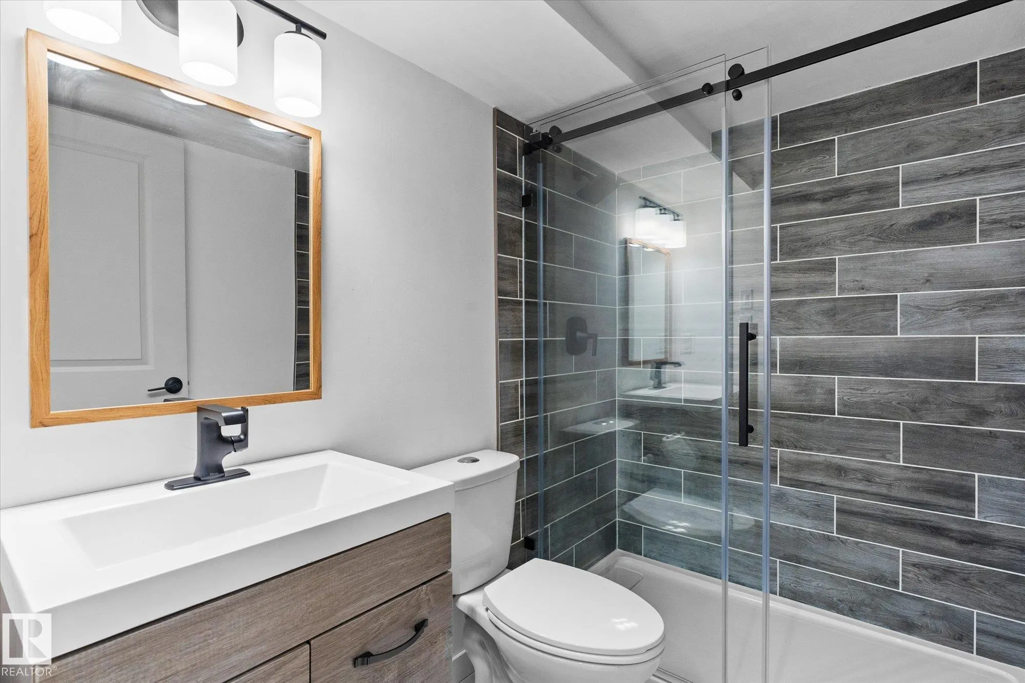 41 MEADOWLAND Crescent