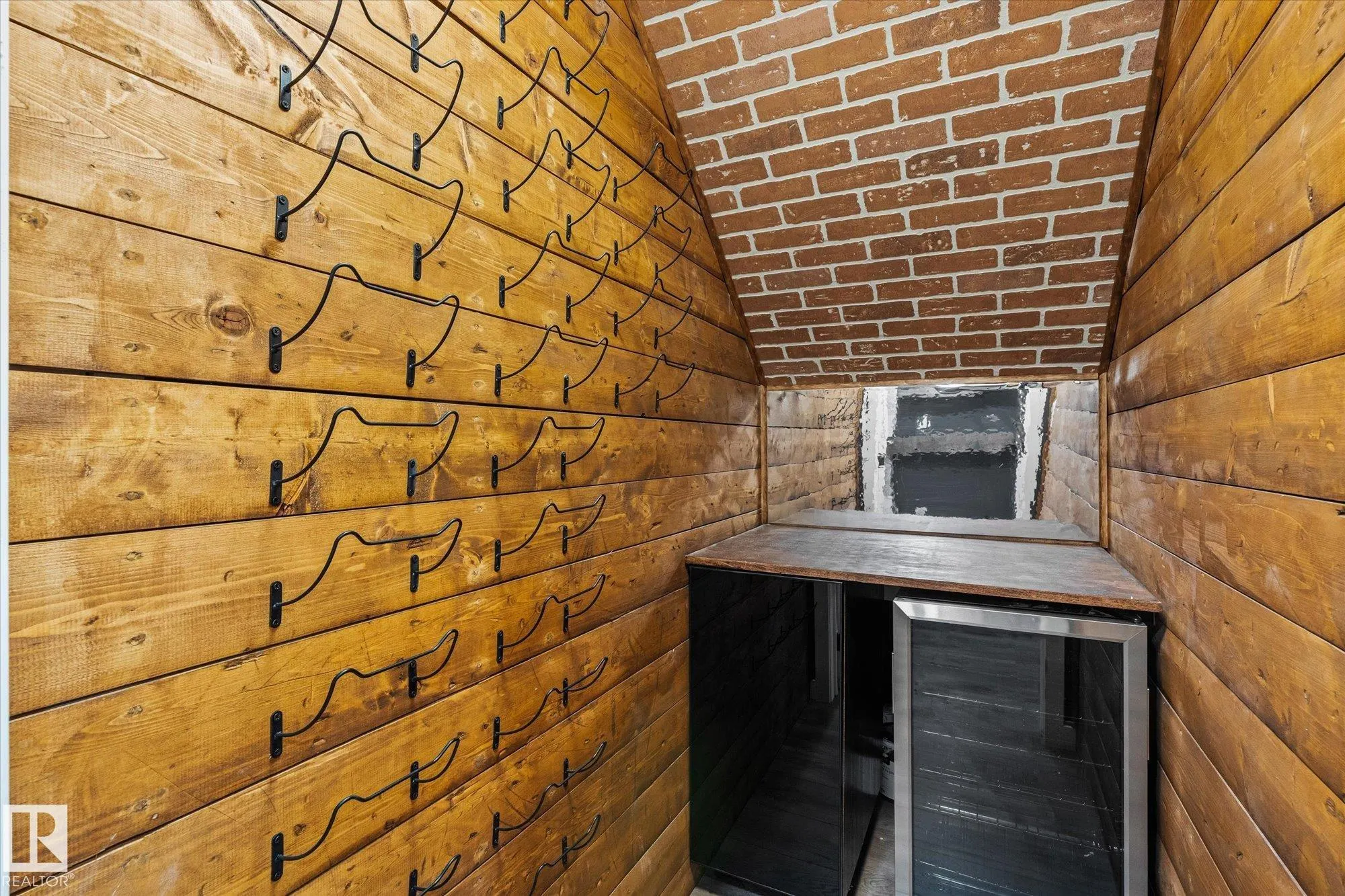 41 MEADOWLAND Crescent