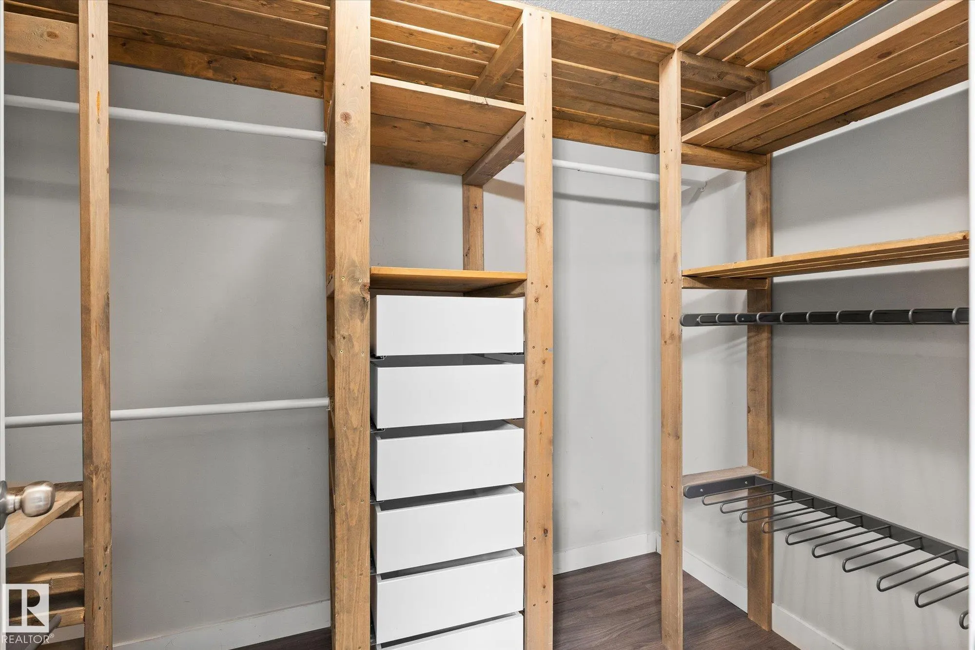 41 MEADOWLAND Crescent