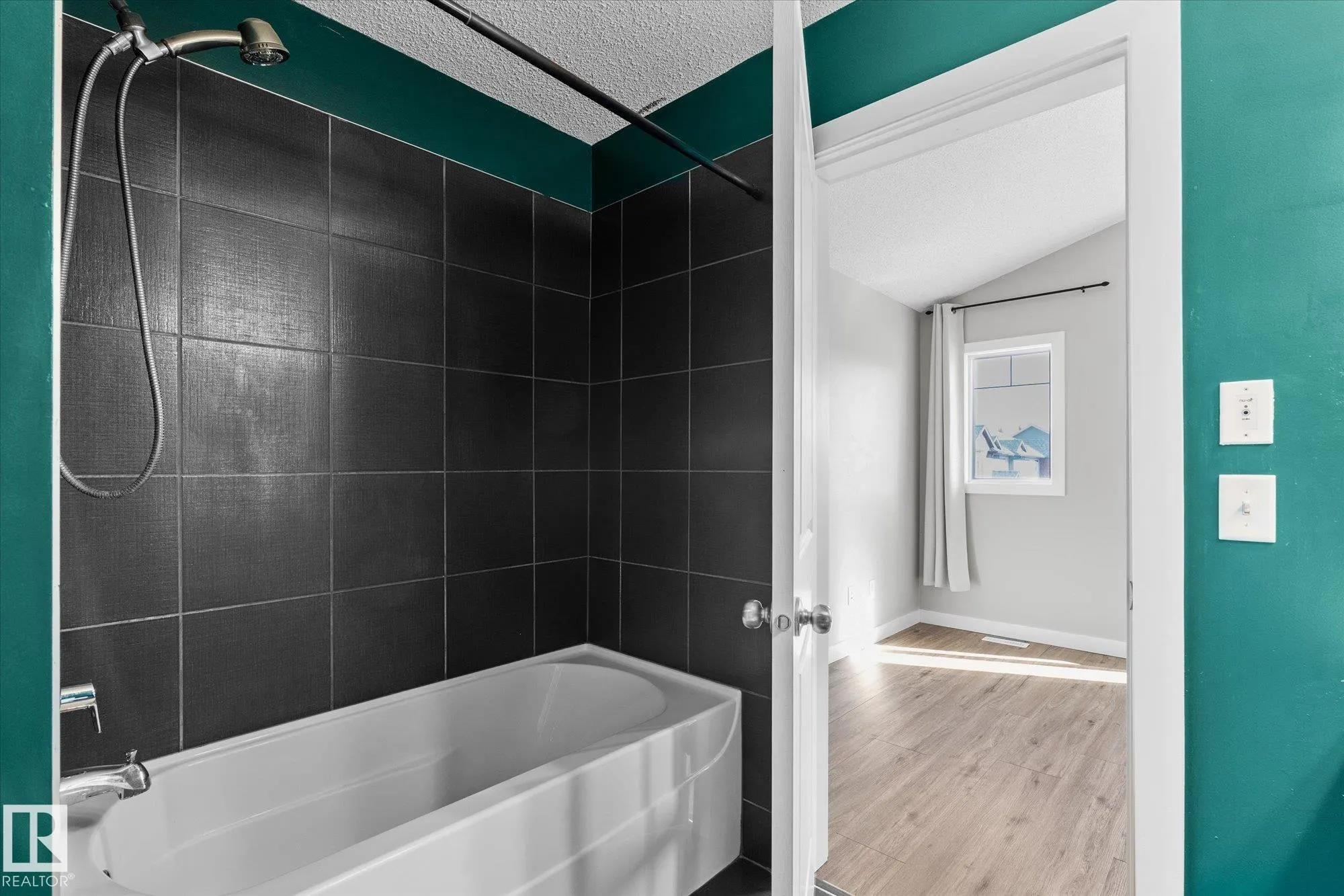 41 MEADOWLAND Crescent