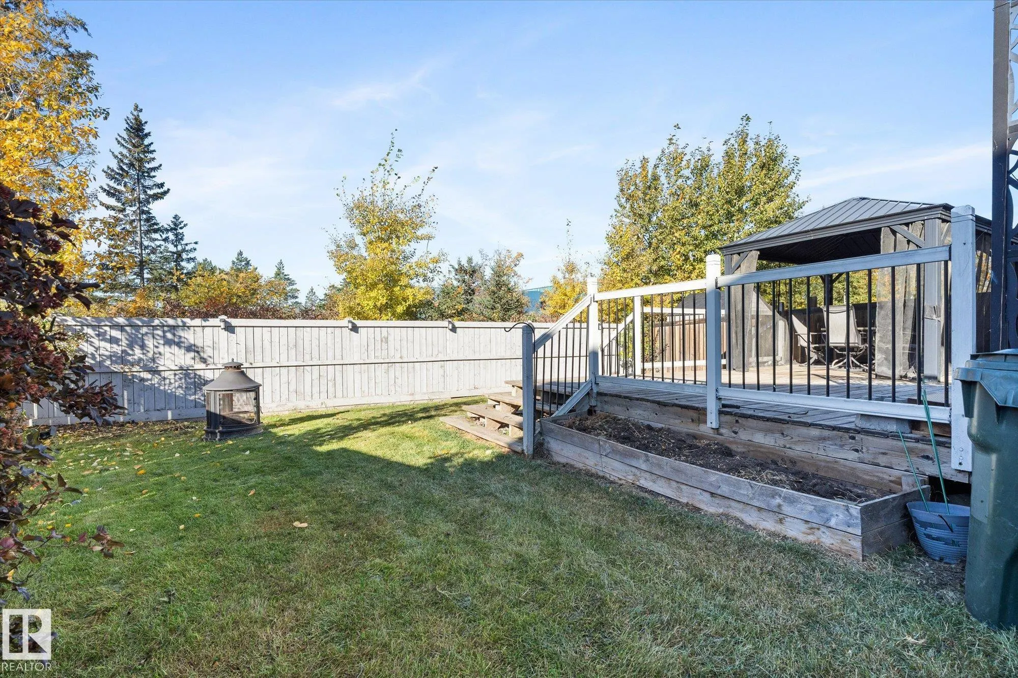 41 MEADOWLAND Crescent