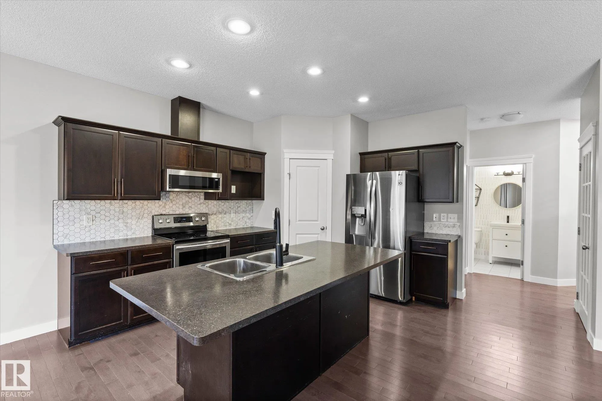 41 MEADOWLAND Crescent