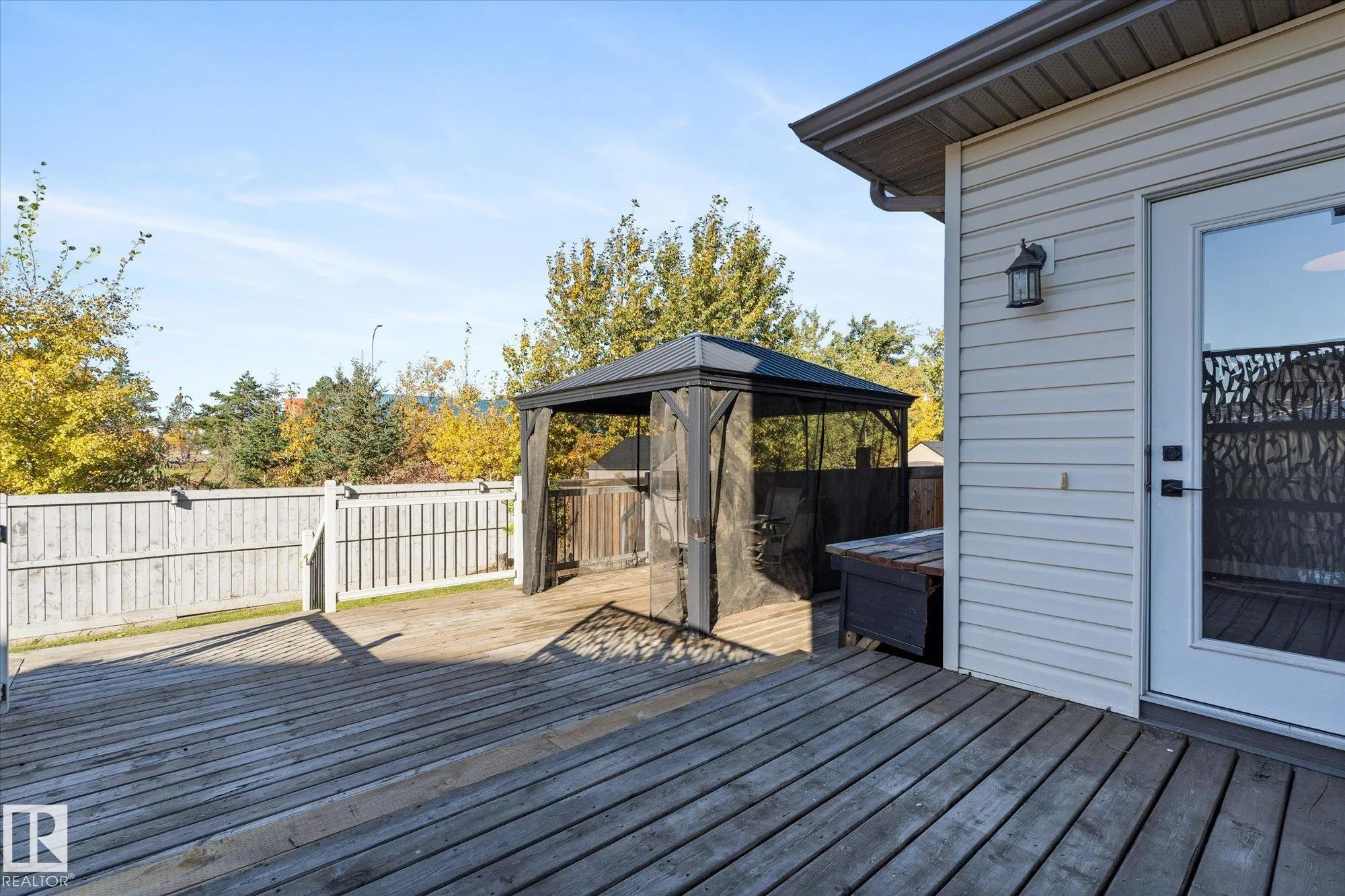41 MEADOWLAND Crescent