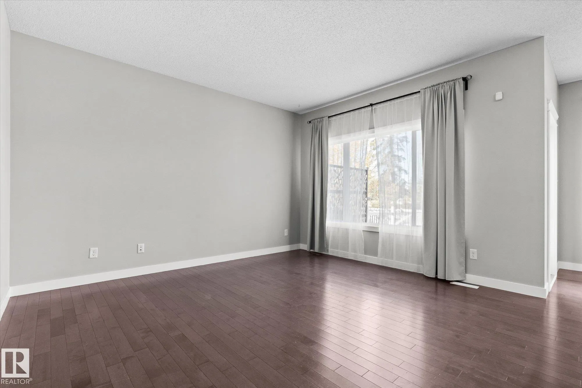 41 MEADOWLAND Crescent