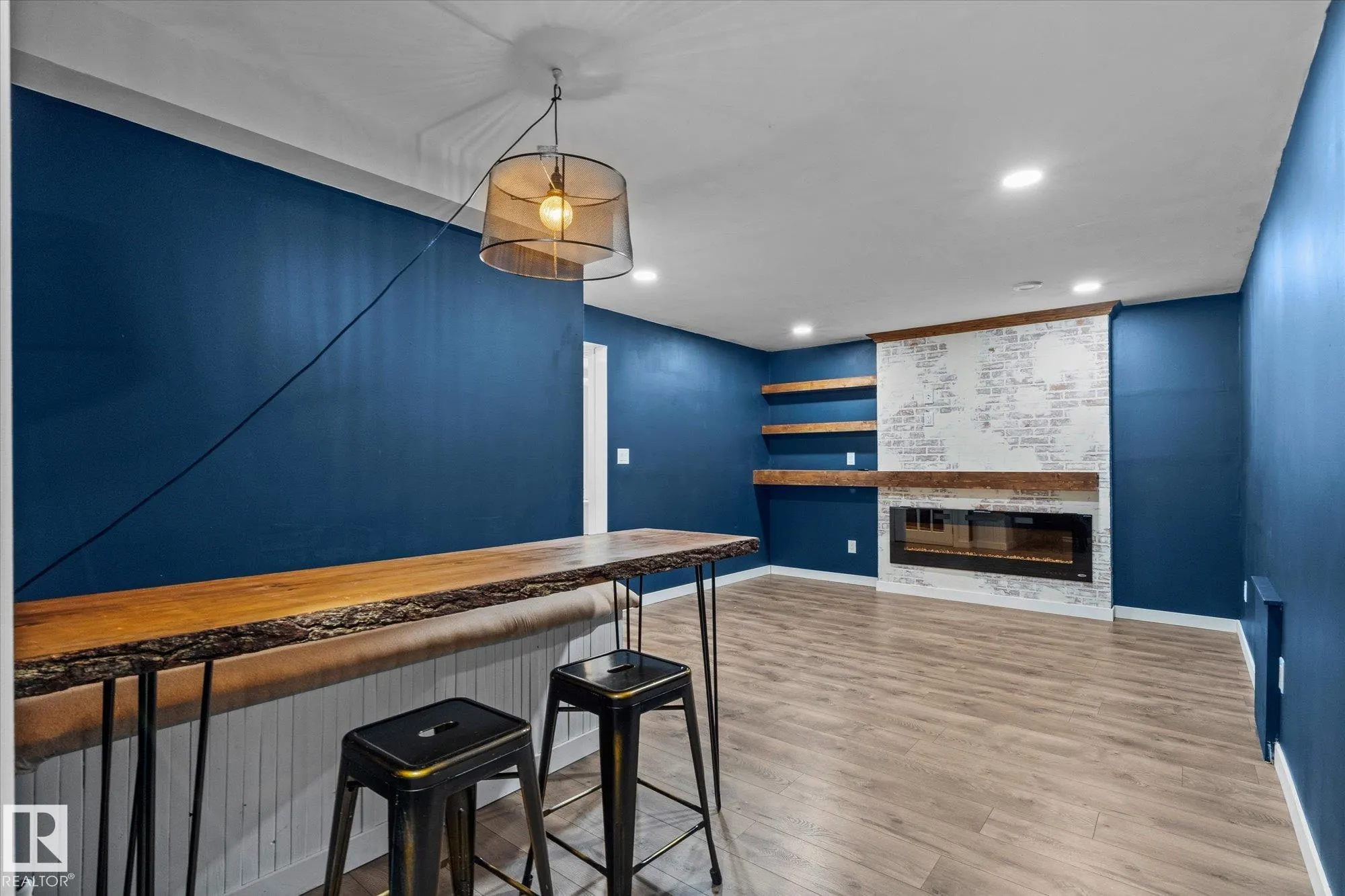 41 MEADOWLAND Crescent