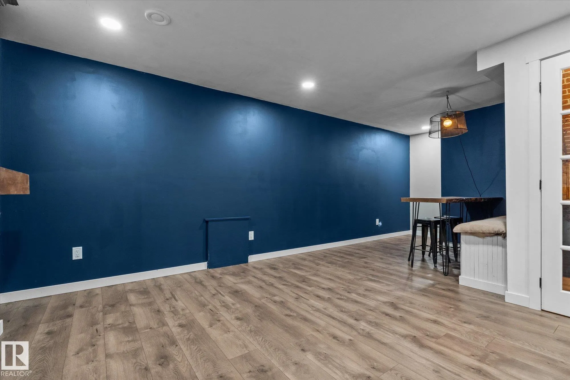 41 MEADOWLAND Crescent