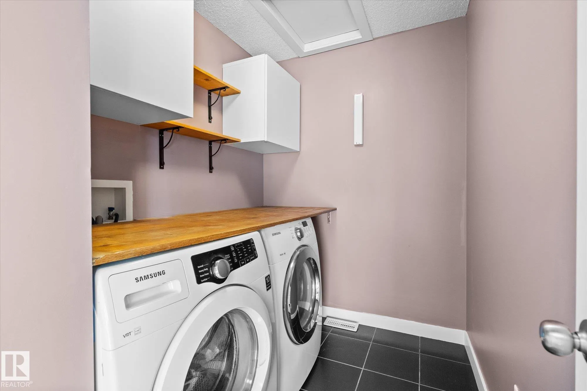 41 MEADOWLAND Crescent