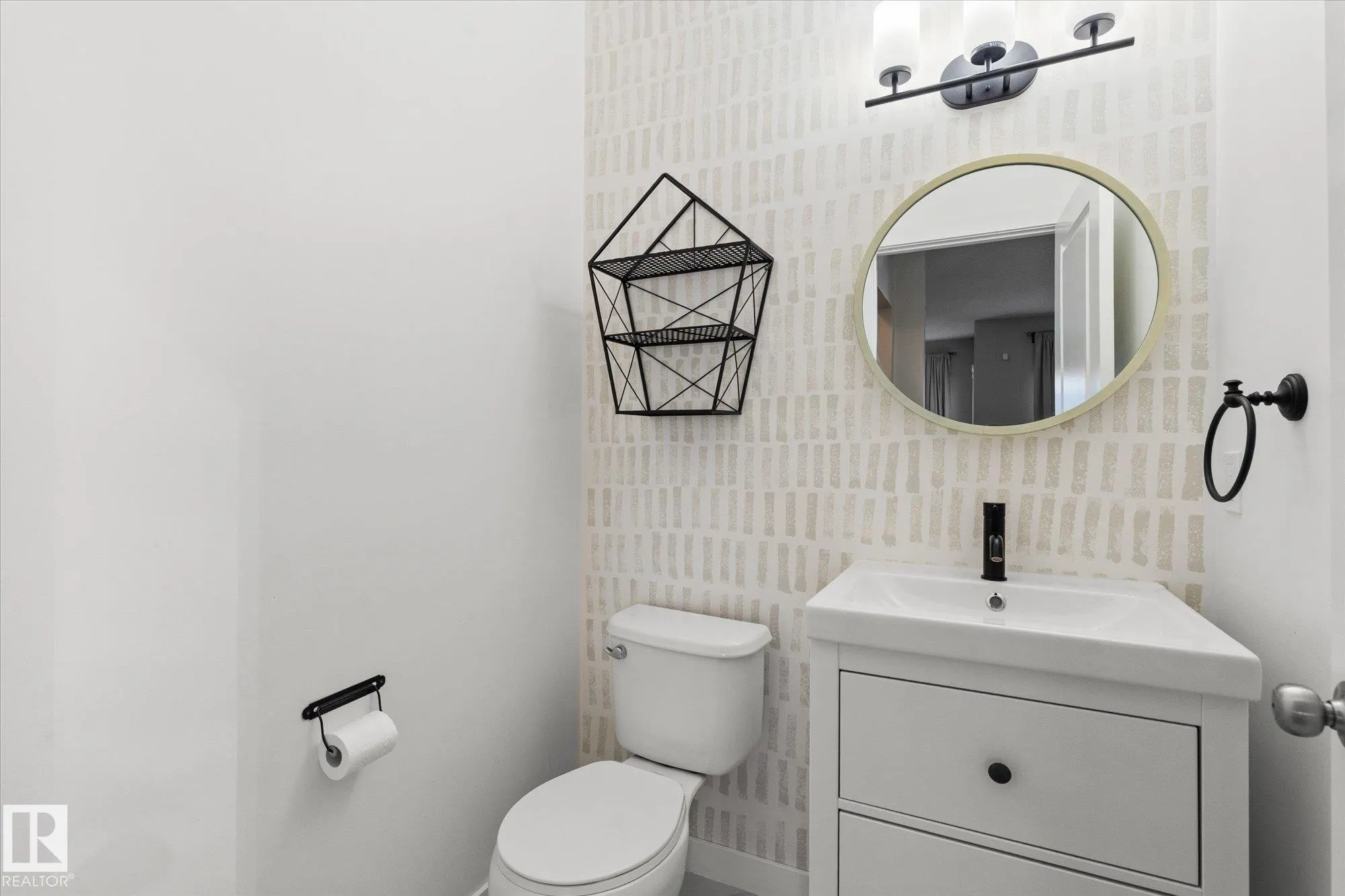 41 MEADOWLAND Crescent