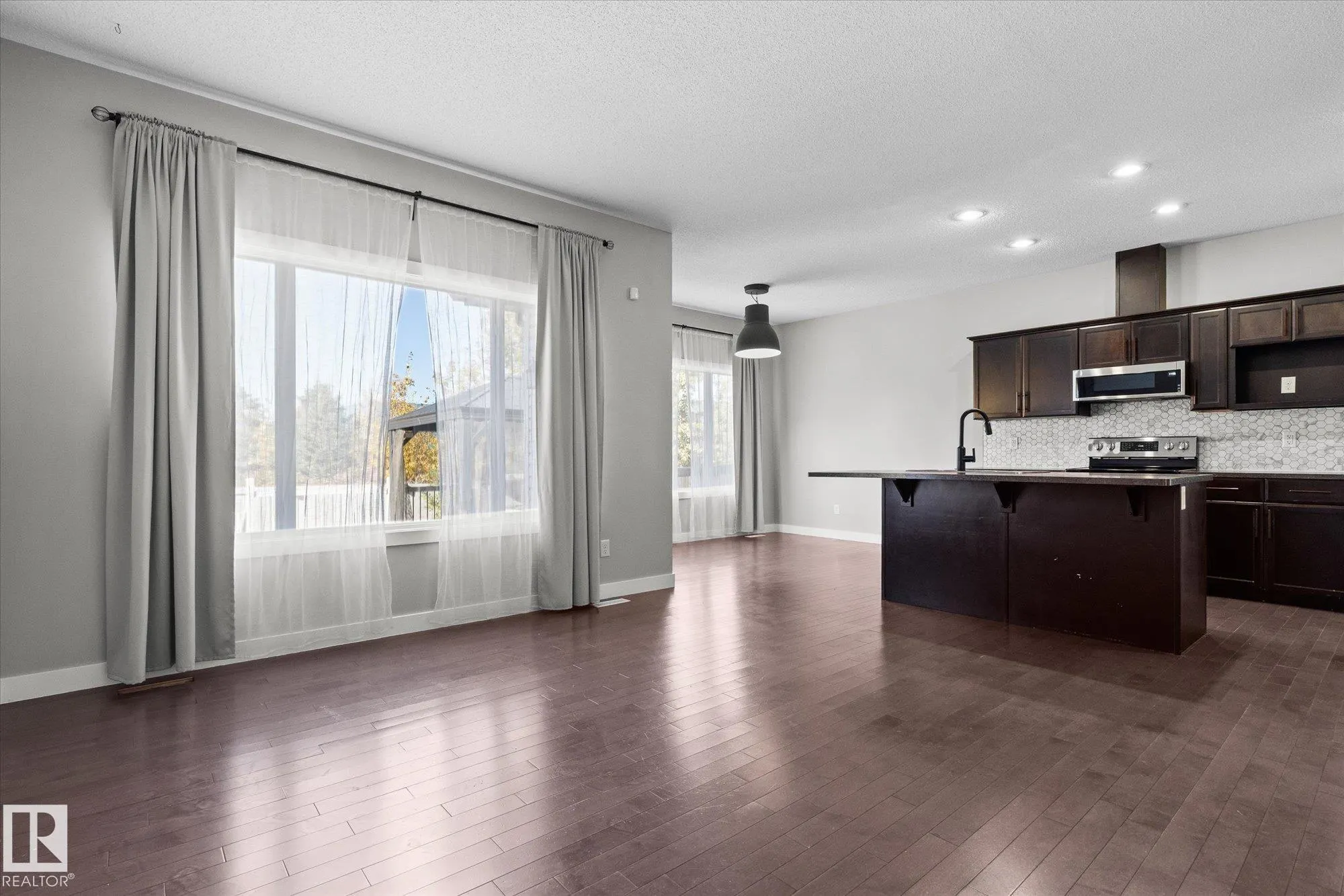 41 MEADOWLAND Crescent