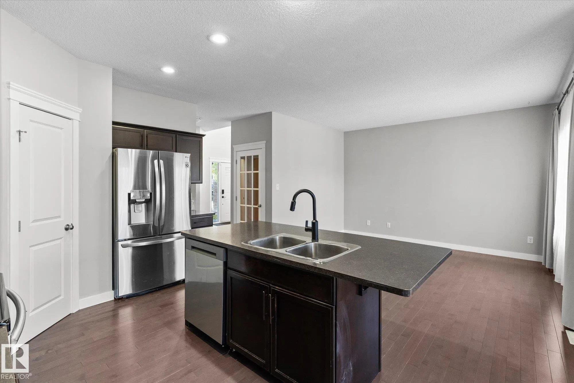 41 MEADOWLAND Crescent