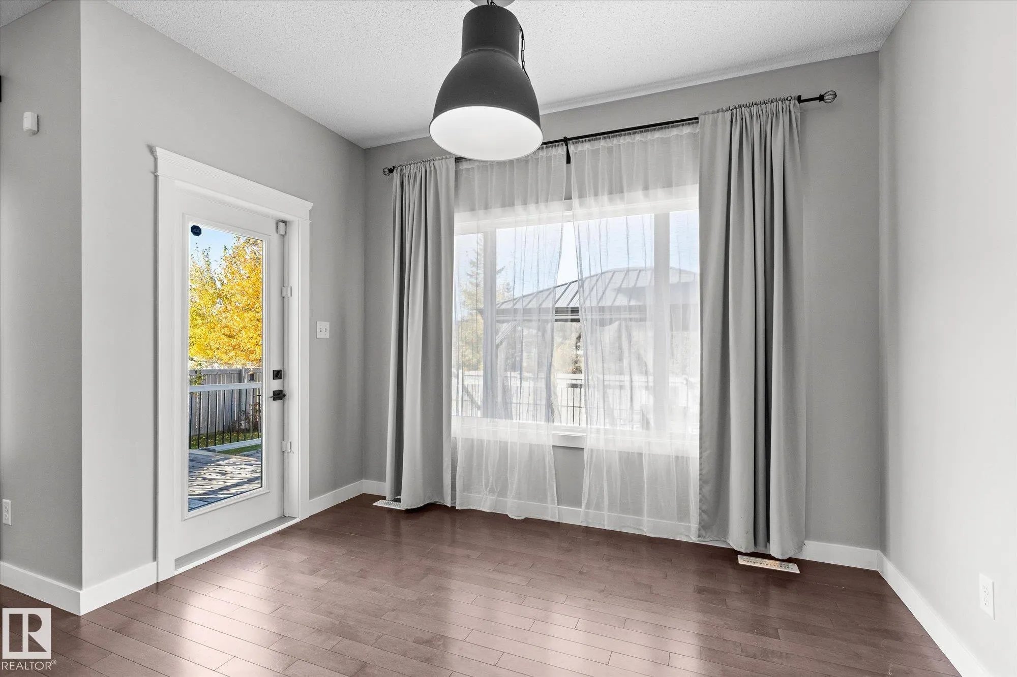 41 MEADOWLAND Crescent