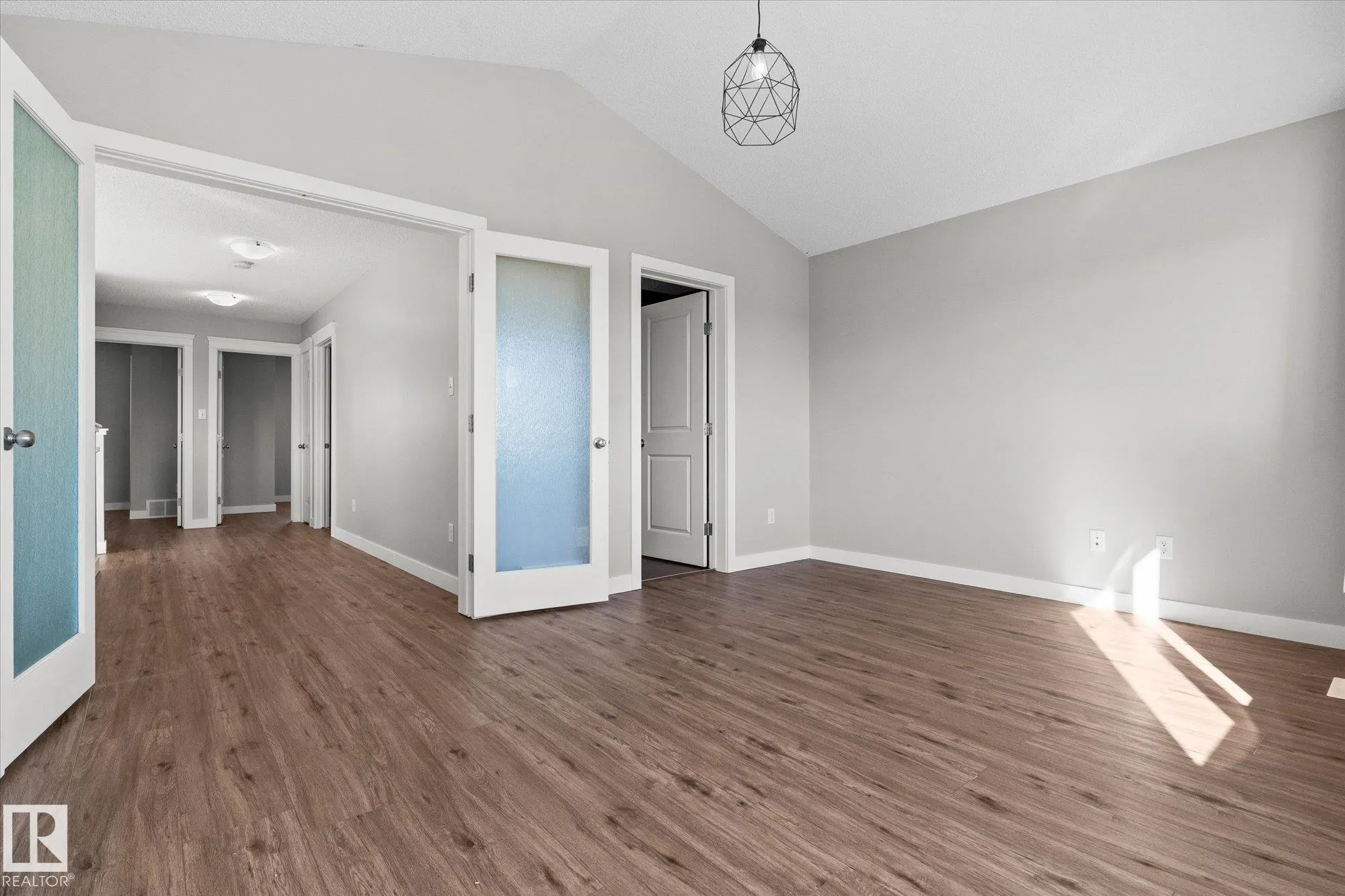 41 MEADOWLAND Crescent