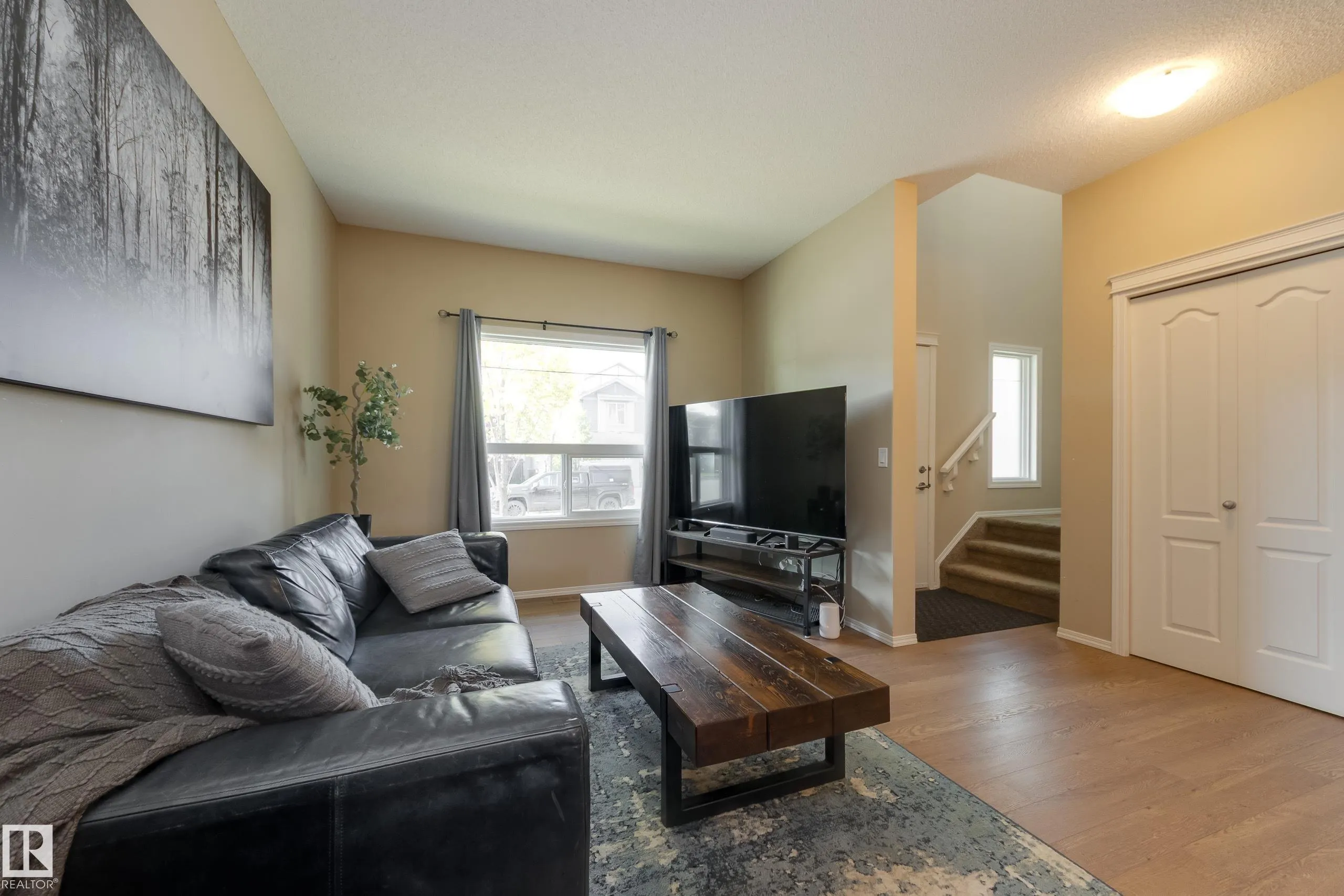 97 Santana Crescent