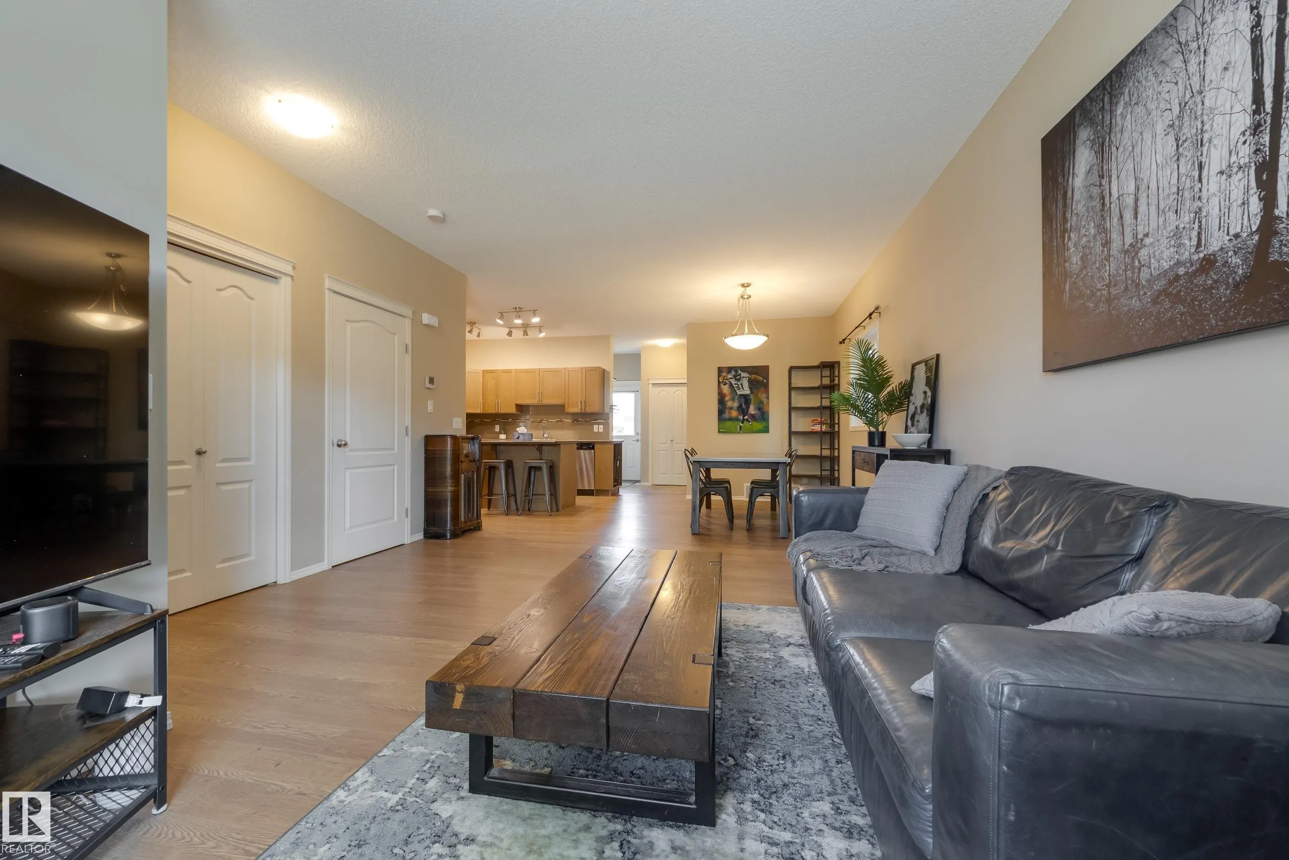 97 Santana Crescent