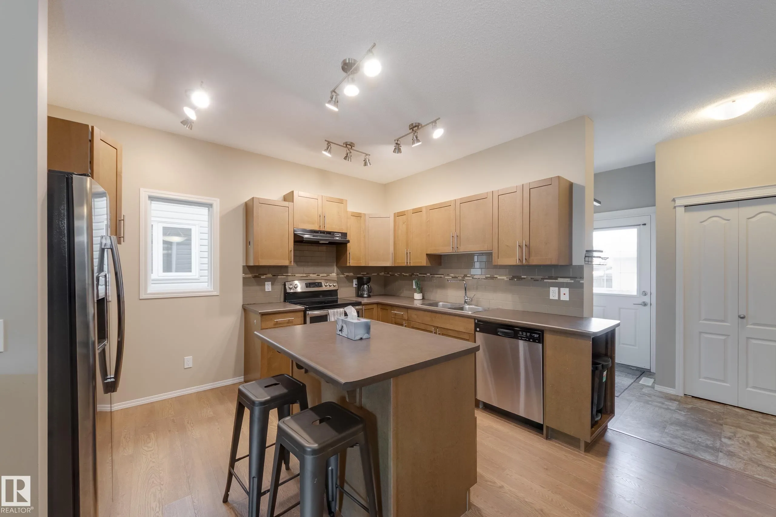 97 Santana Crescent