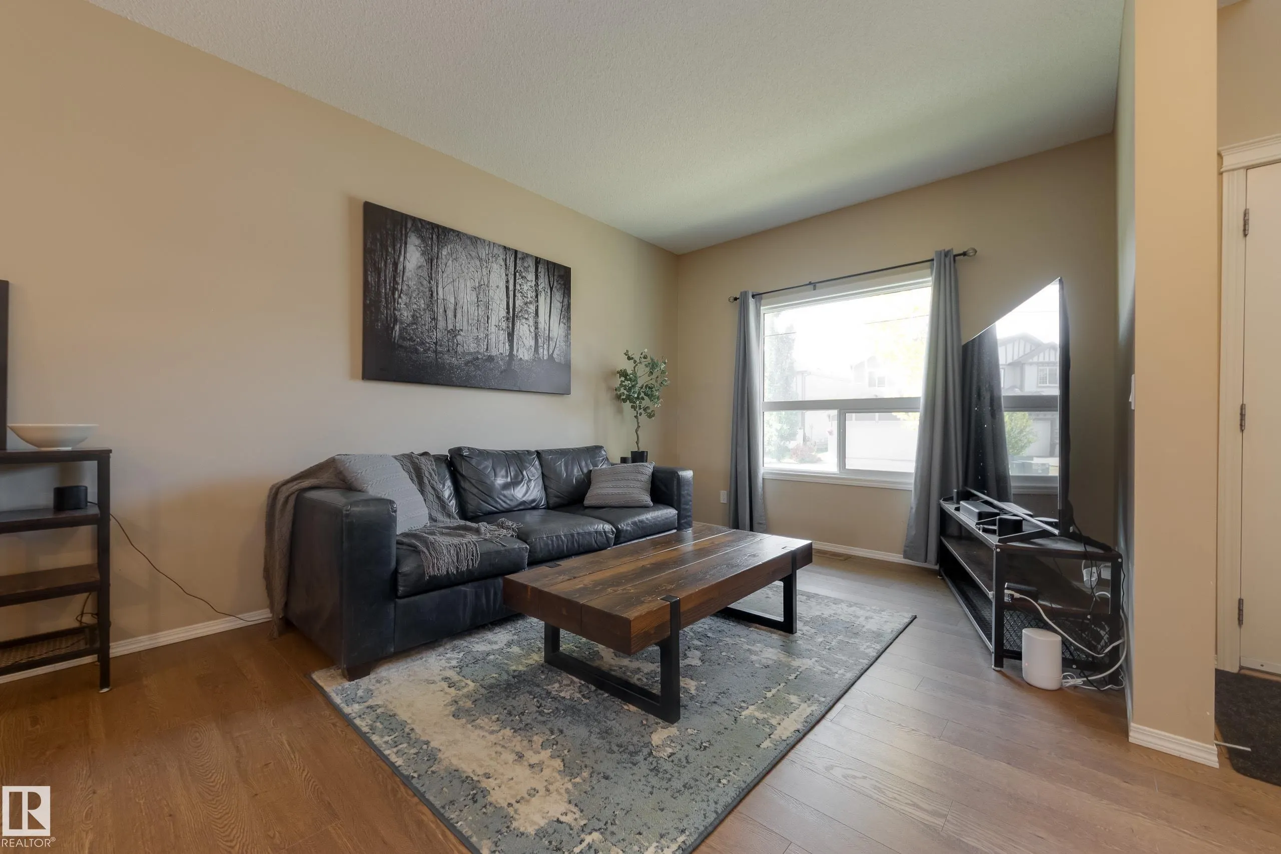 97 Santana Crescent