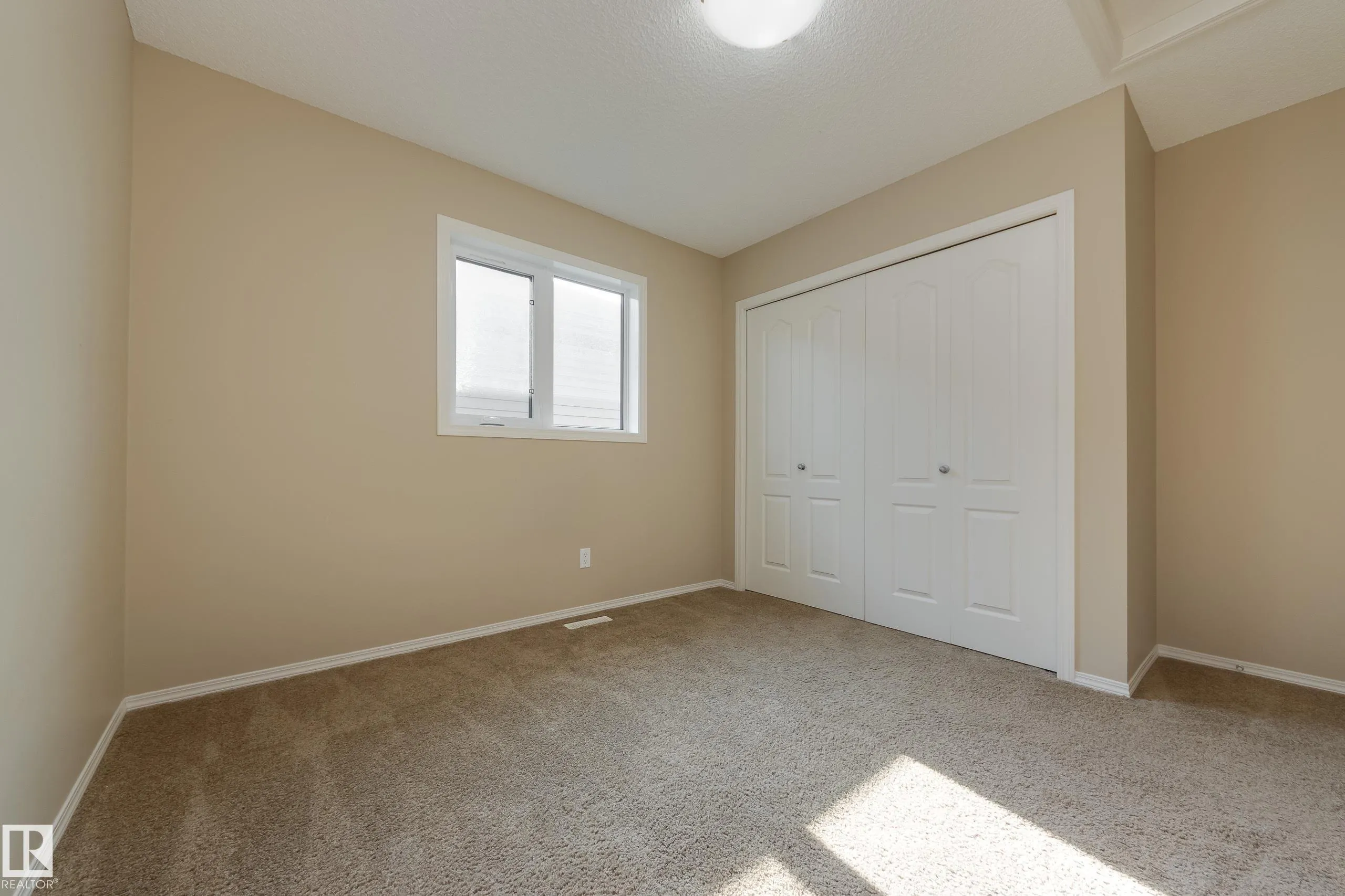 97 Santana Crescent