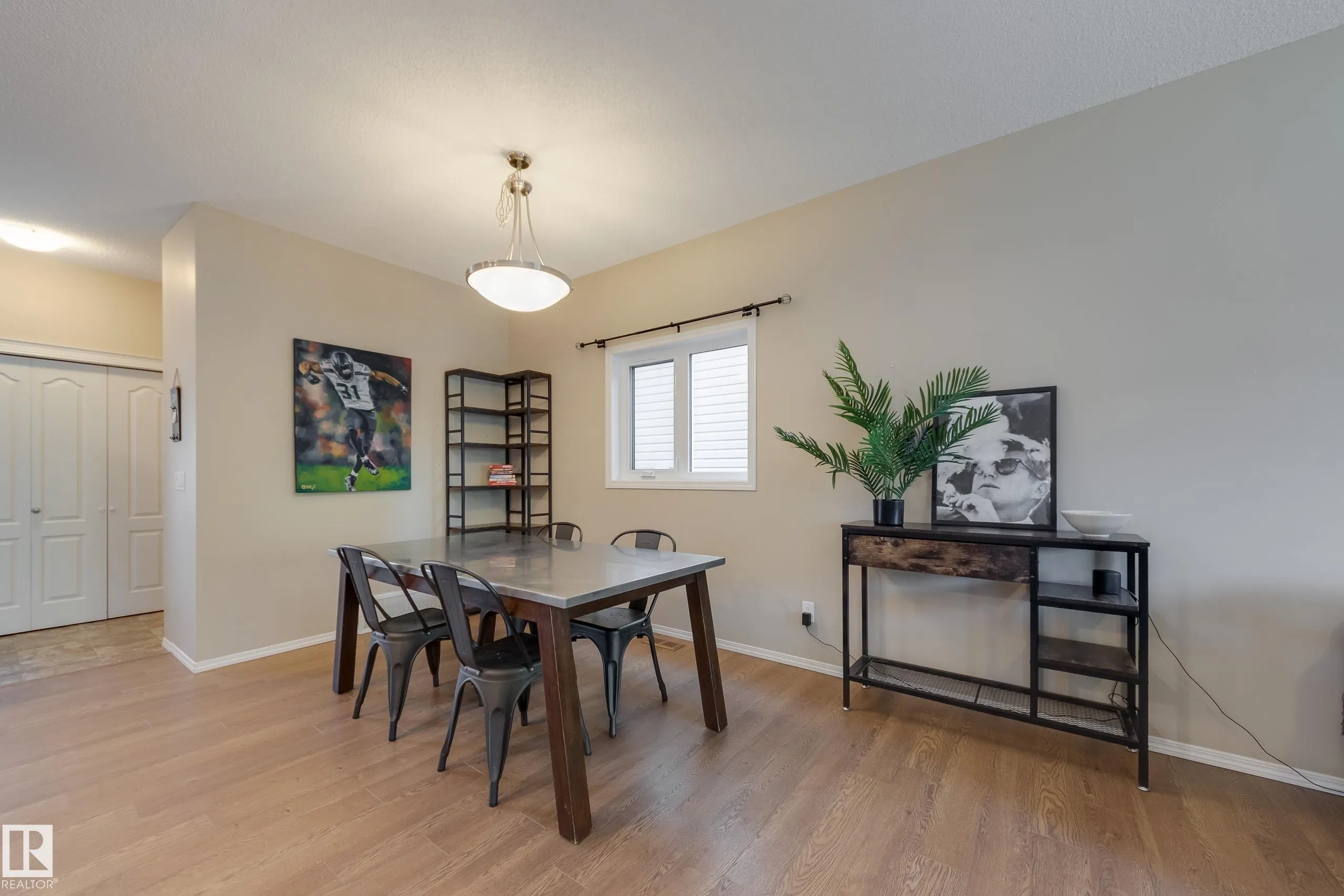97 Santana Crescent