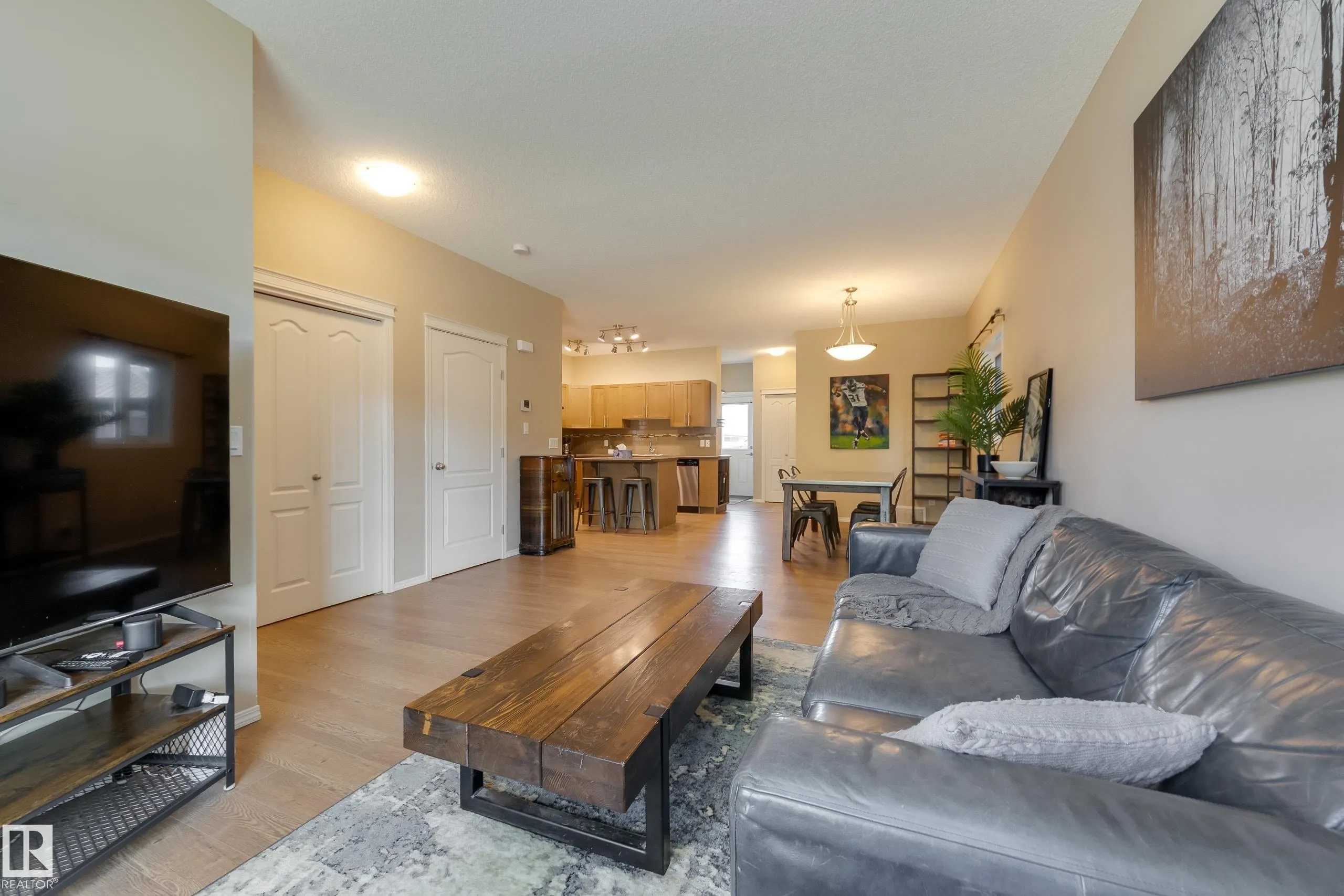 97 Santana Crescent