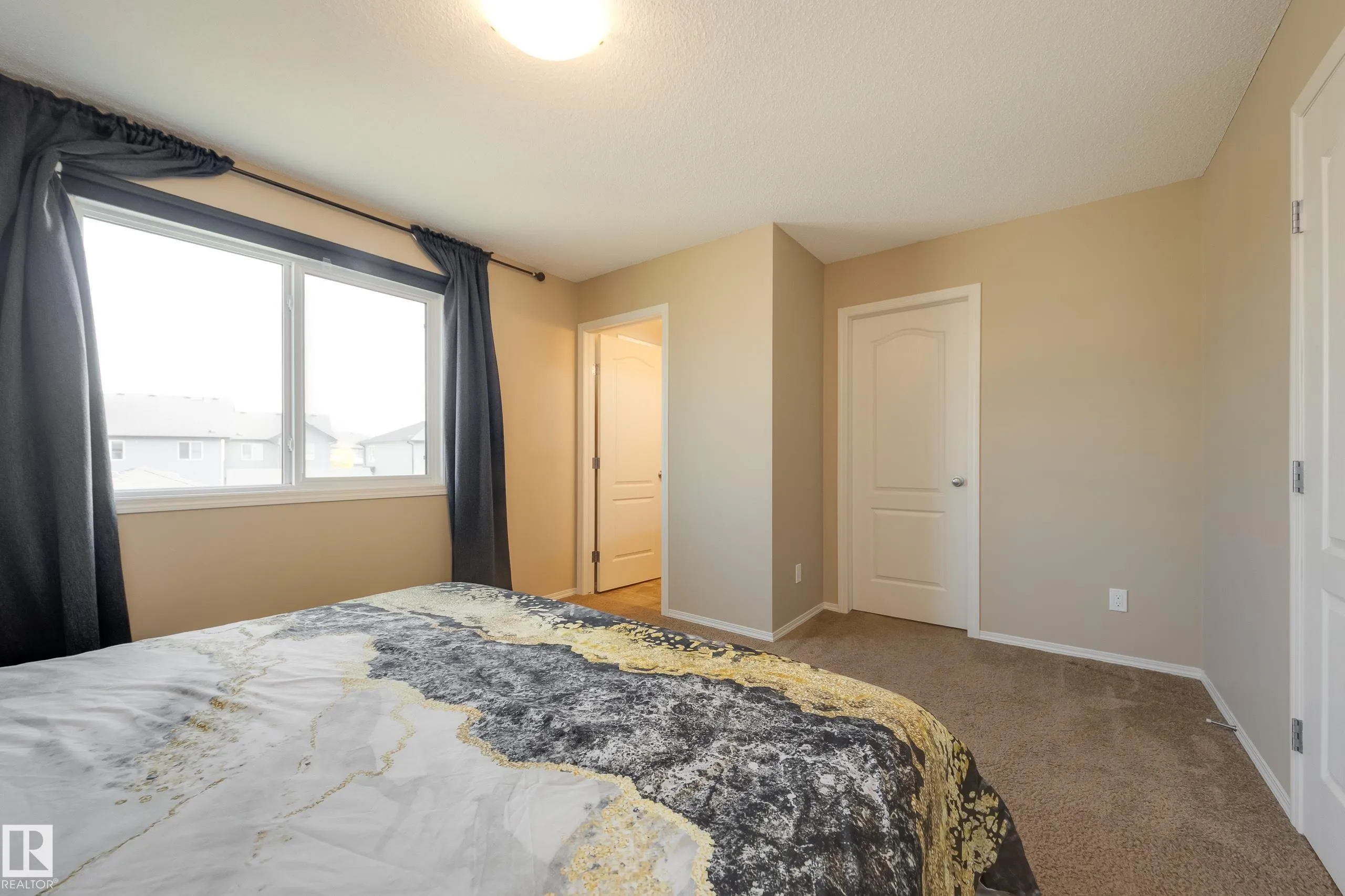 97 Santana Crescent