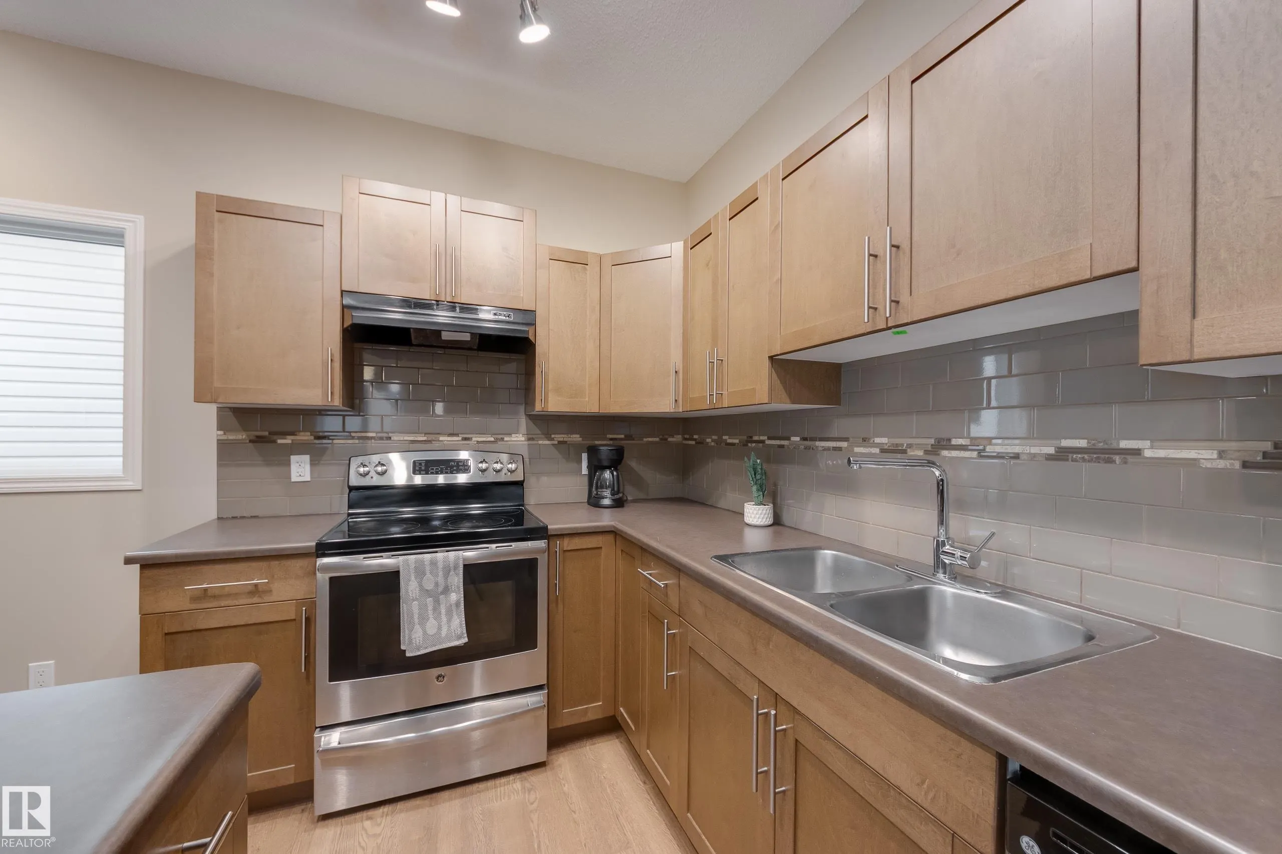 97 Santana Crescent