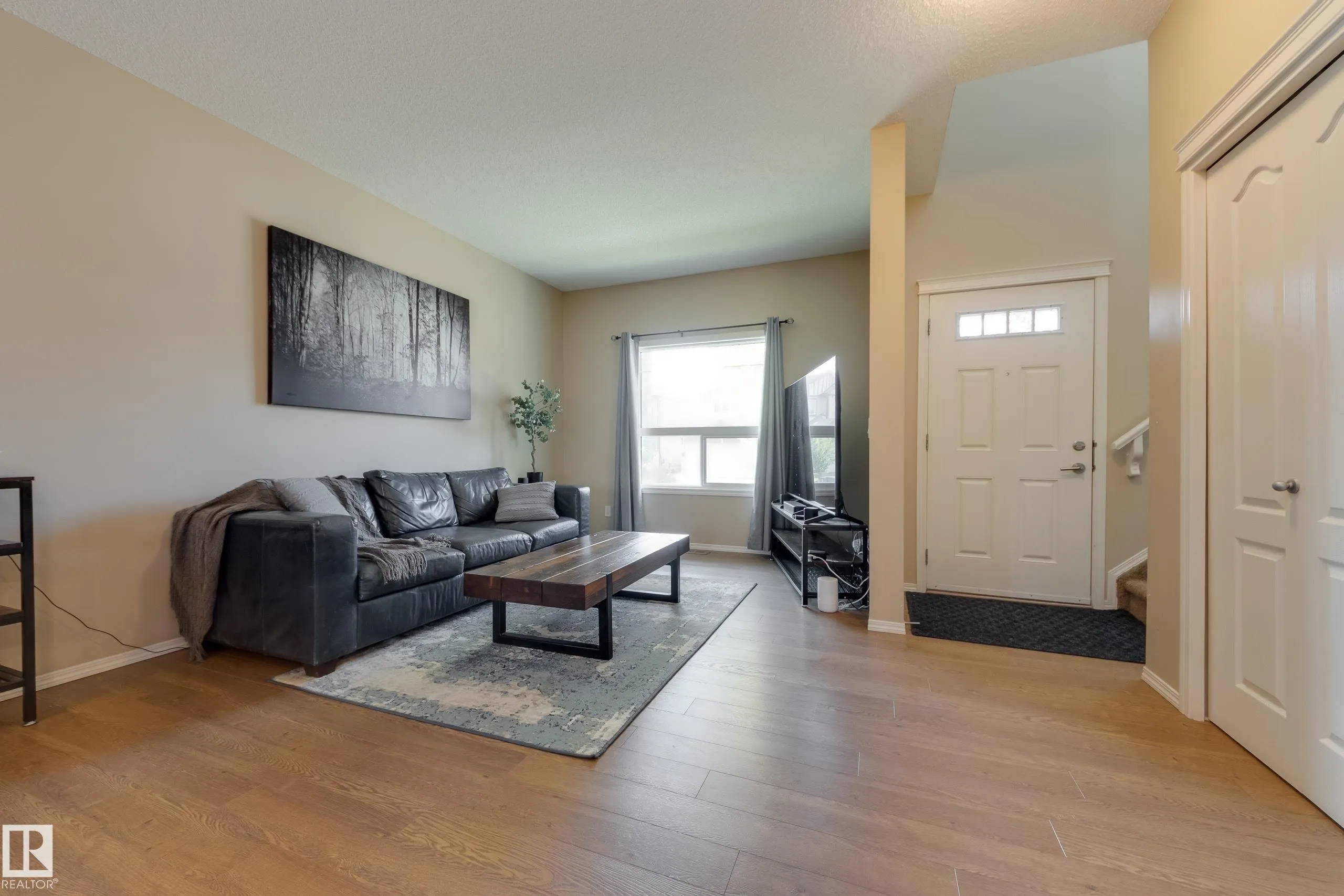 97 Santana Crescent